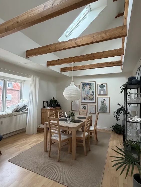 Lys og charmerende 3-værelses lejlighed med hems