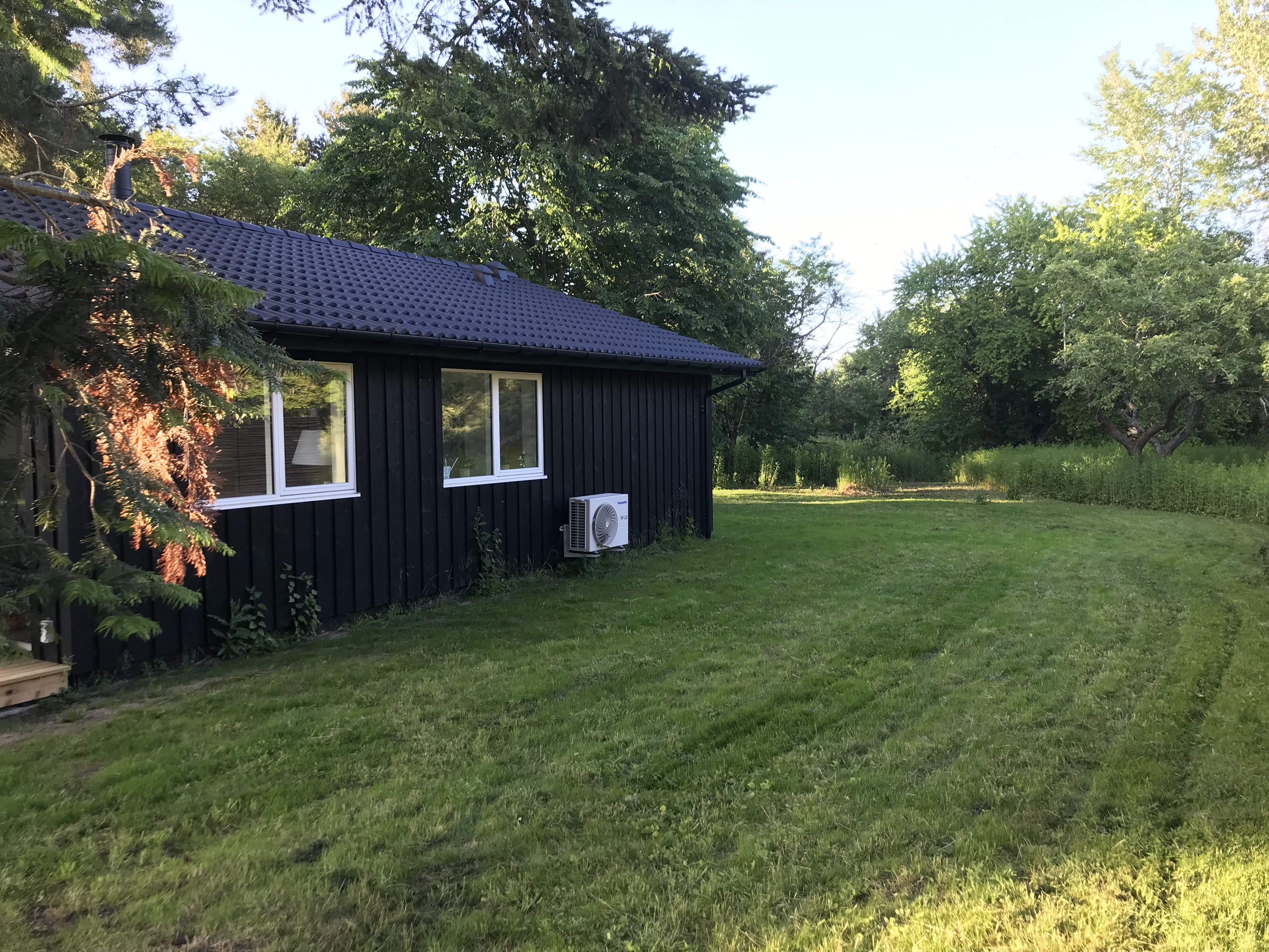 Smukt sommerhus i roligt område