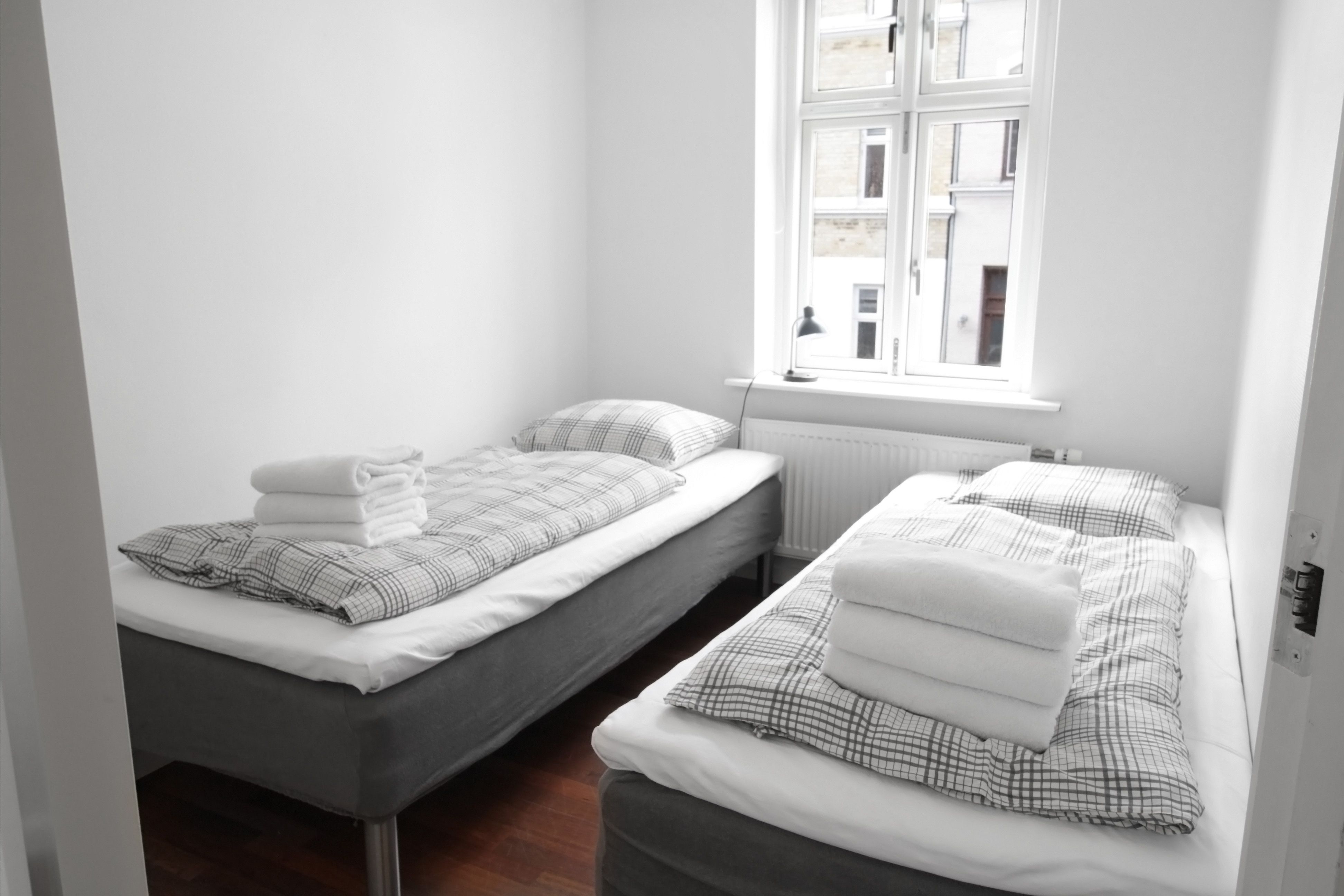 Nyistandsat og charmerende lejlighed i Ø-kvarteret / furnished and charming apartment 