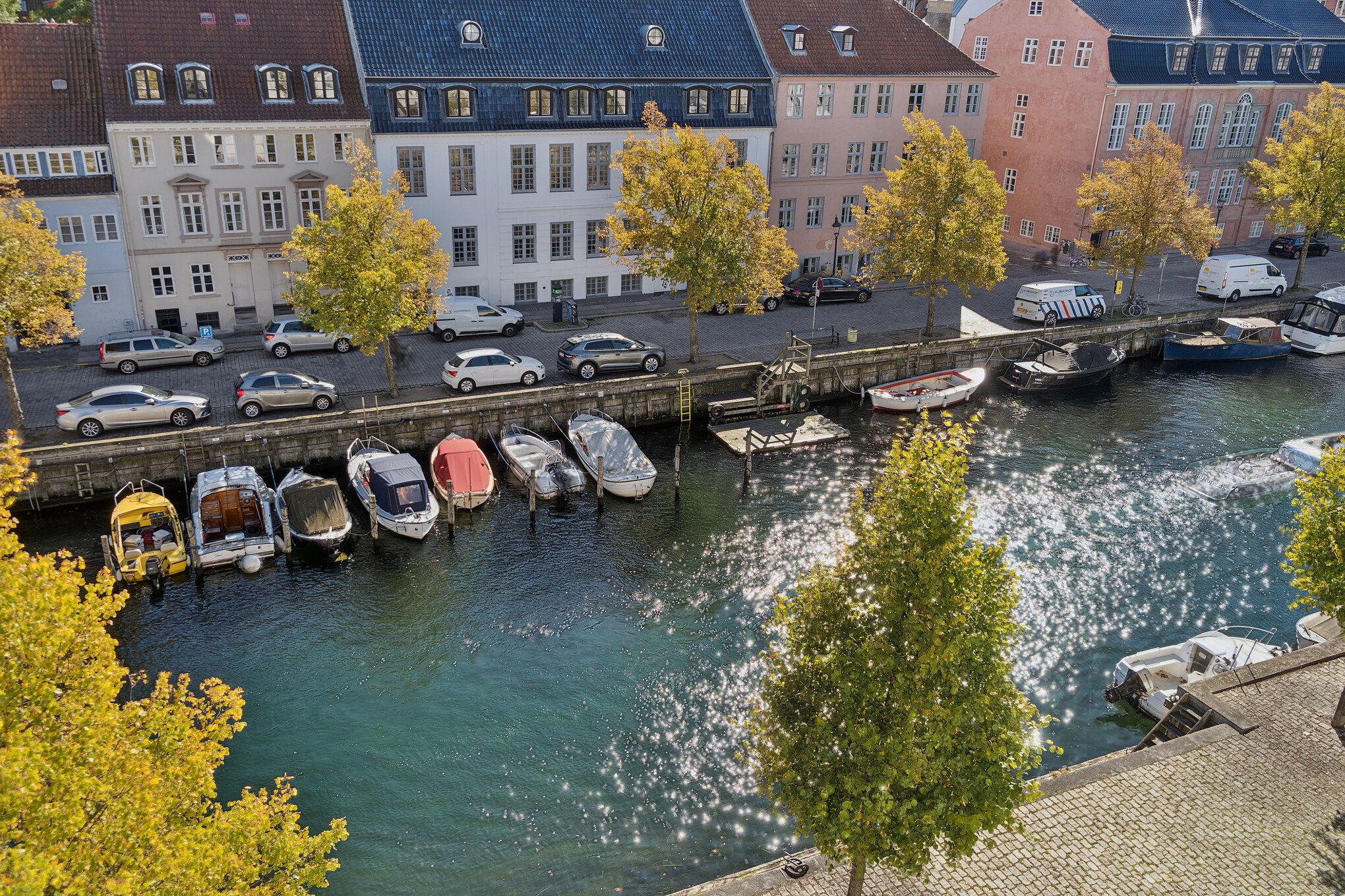 Eksklusiv penthouse med 4 terrasser og kanaludsigt – rolig beliggenhed i hjertet af Christianshavn