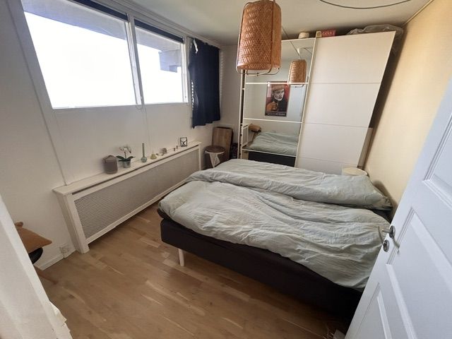 Stor lys lejlighed på øverste sal