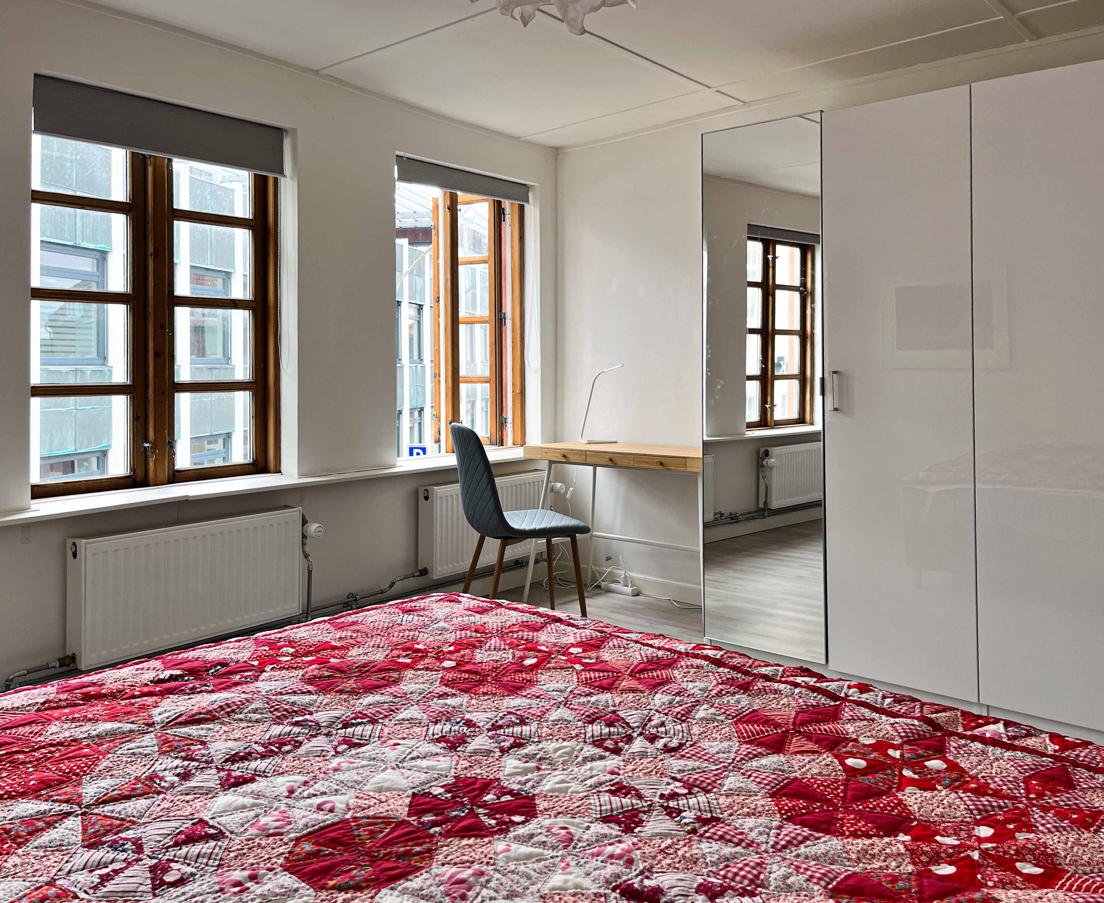 Lille hus midt i byen