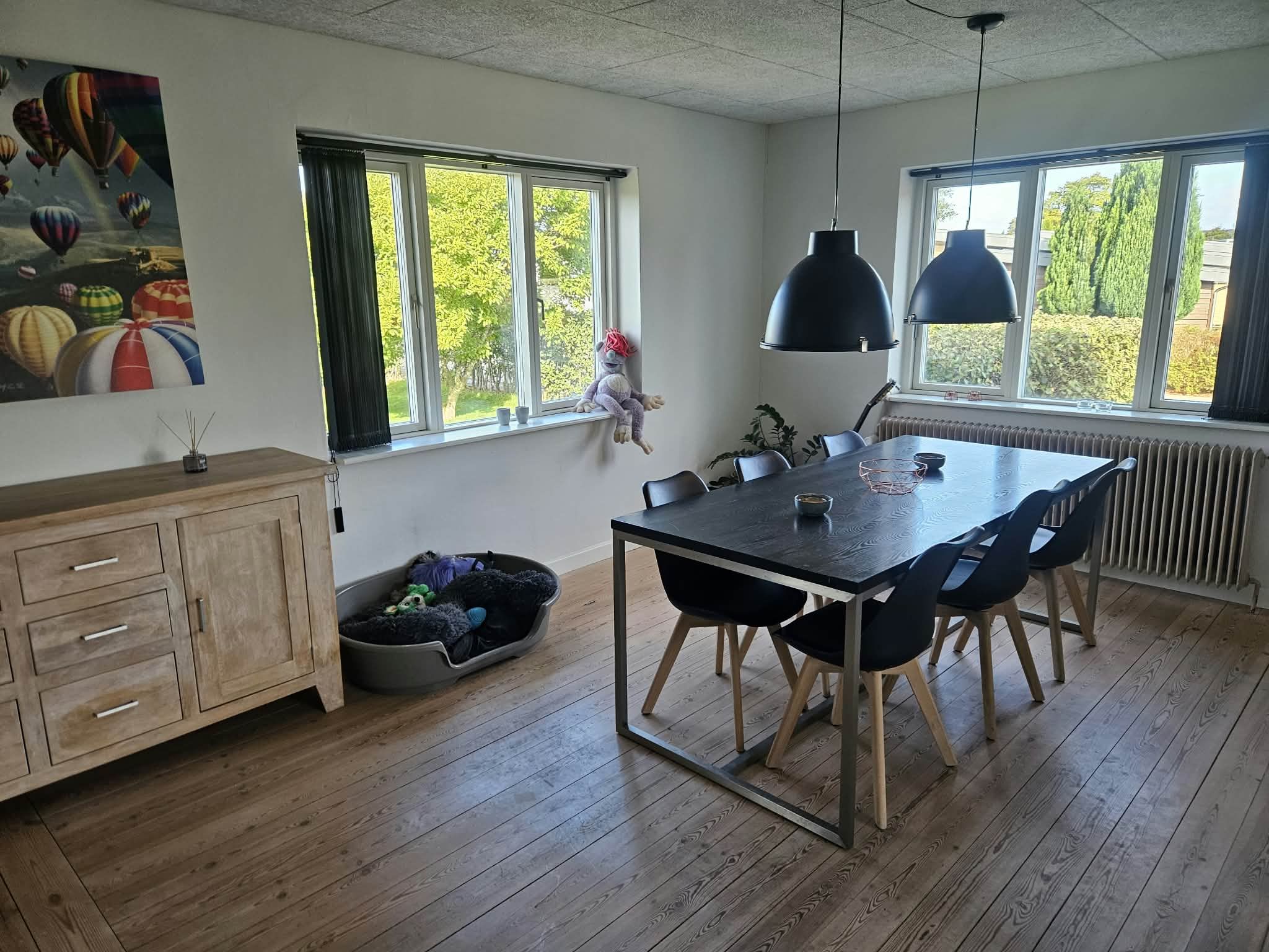 Charmerende hus med 144 m² anvendelig plads, stor have og central beliggenhed