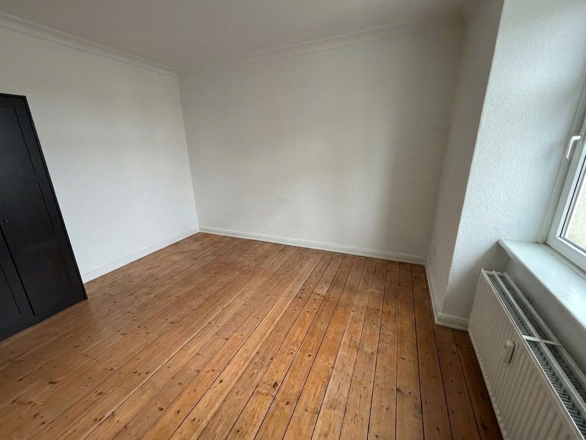 Lys 2-værelses med charme, plankegulve og godt lysindfald – 57 m2