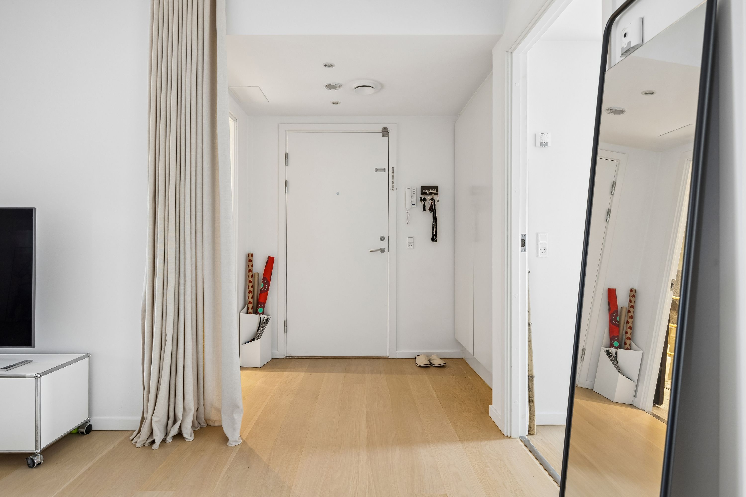 3-værelses lejlighed på 95 m² med stor sydvendt altan – mulighed for fuld møblering.