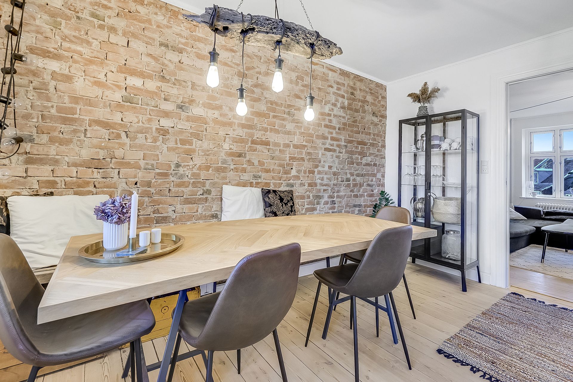 Skøn 3-værelses lejlighed på 73 m² i hjertet af Aarhus C – med egen altan