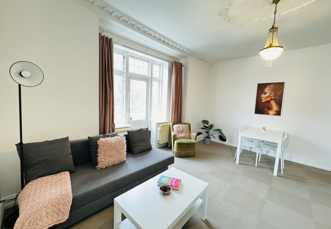 Fuldt møbleret 3-vær. ejerlejlighed, 89 m² – kun 14 dg. opsigelse
