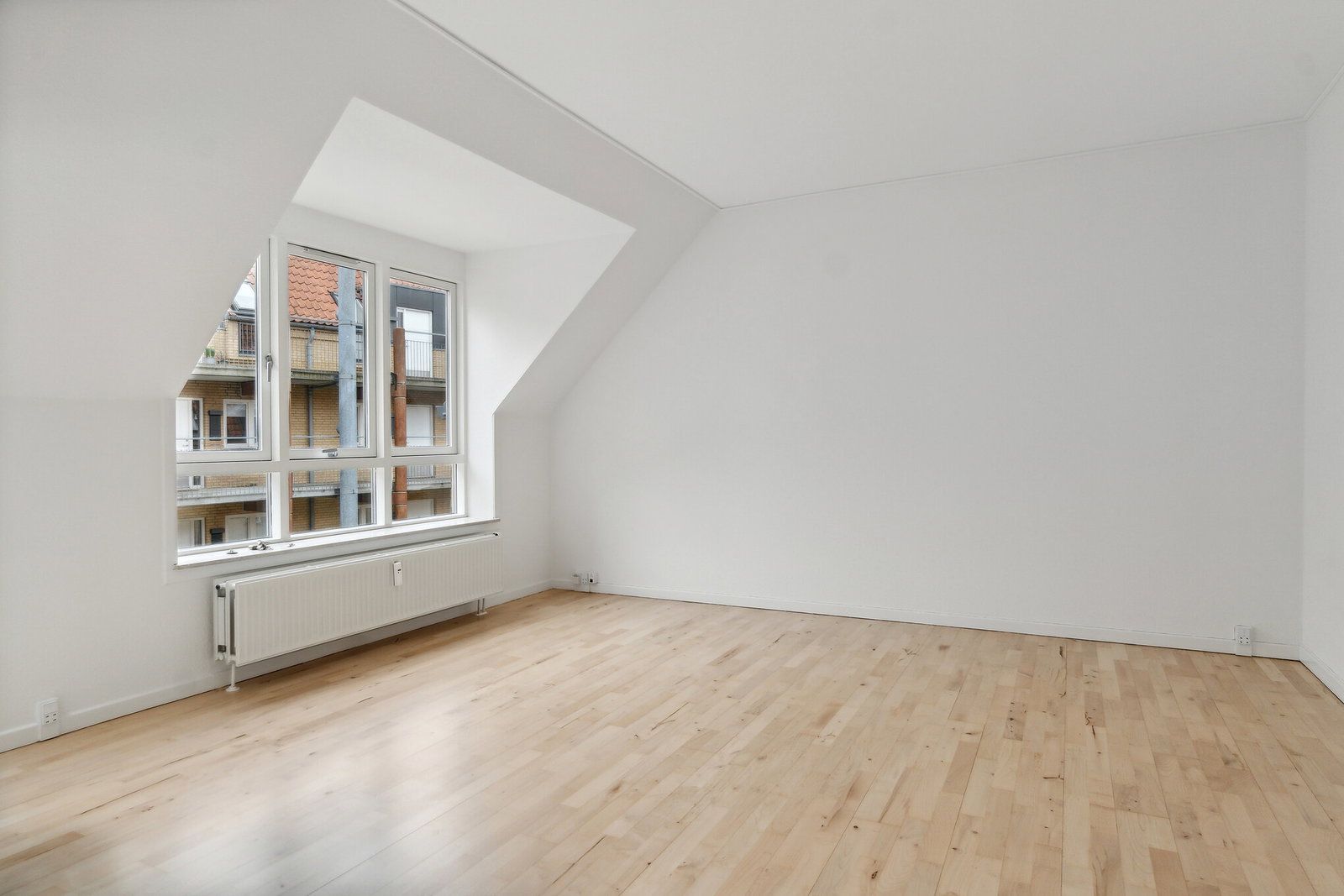 Yderst flot nyrenoveret (i 2024) 2 værelses lejlighed på 70 m² i trygge omgivelser midt i Aalborg