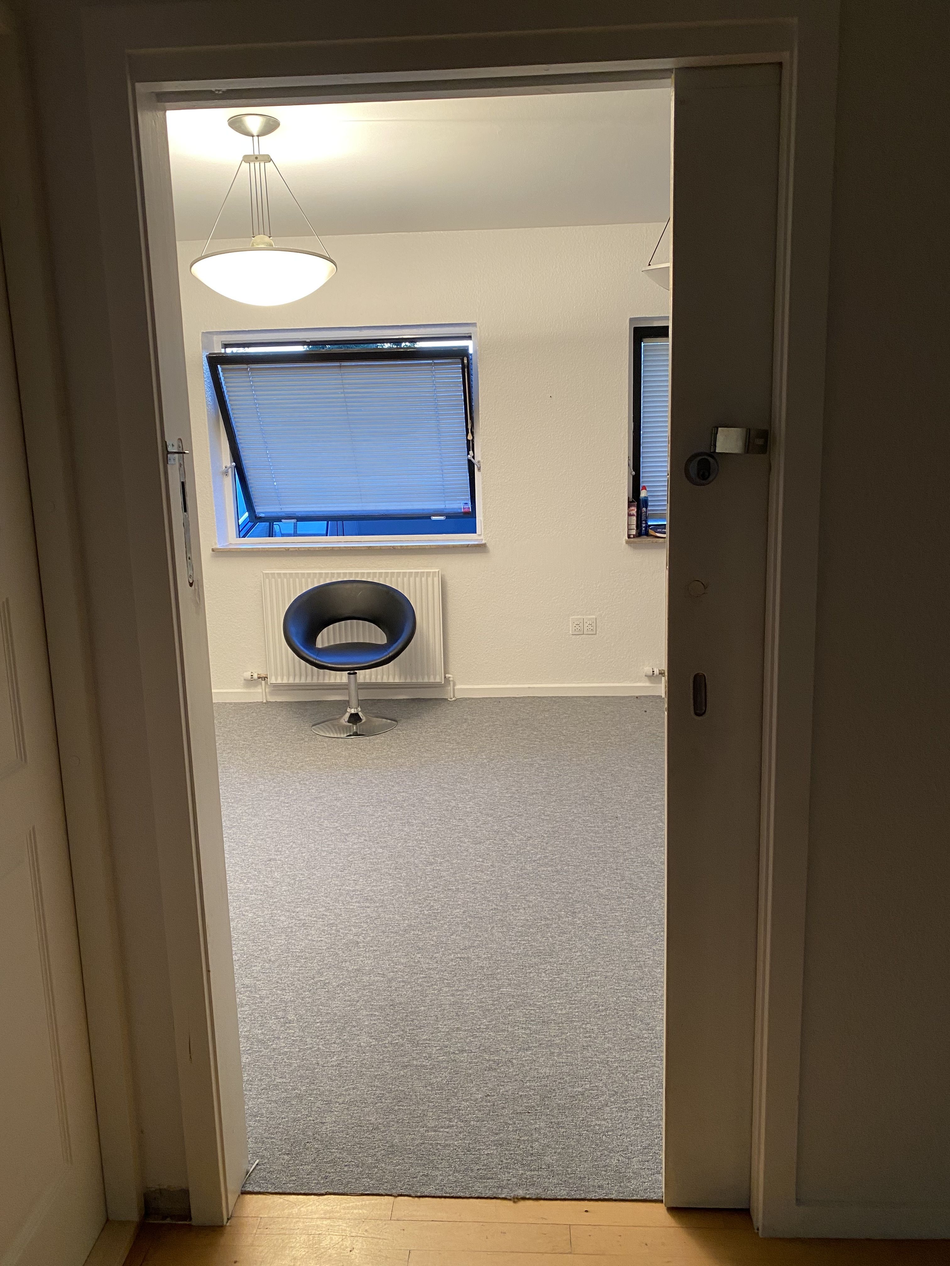  Private Furnished Room for Rent in a VillaEnjoy a comfortable, fully furnished private room with access to shared amenities.
