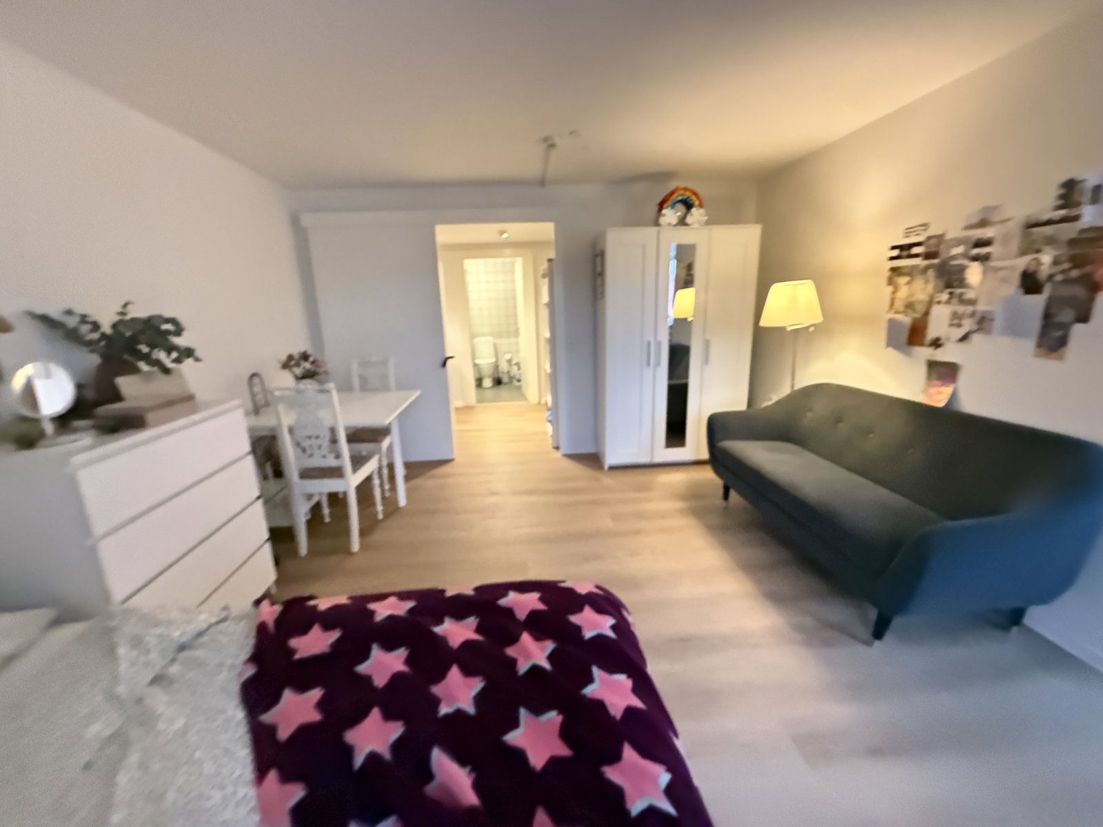 Lys 1 værelse lejlighed med nyt køkken