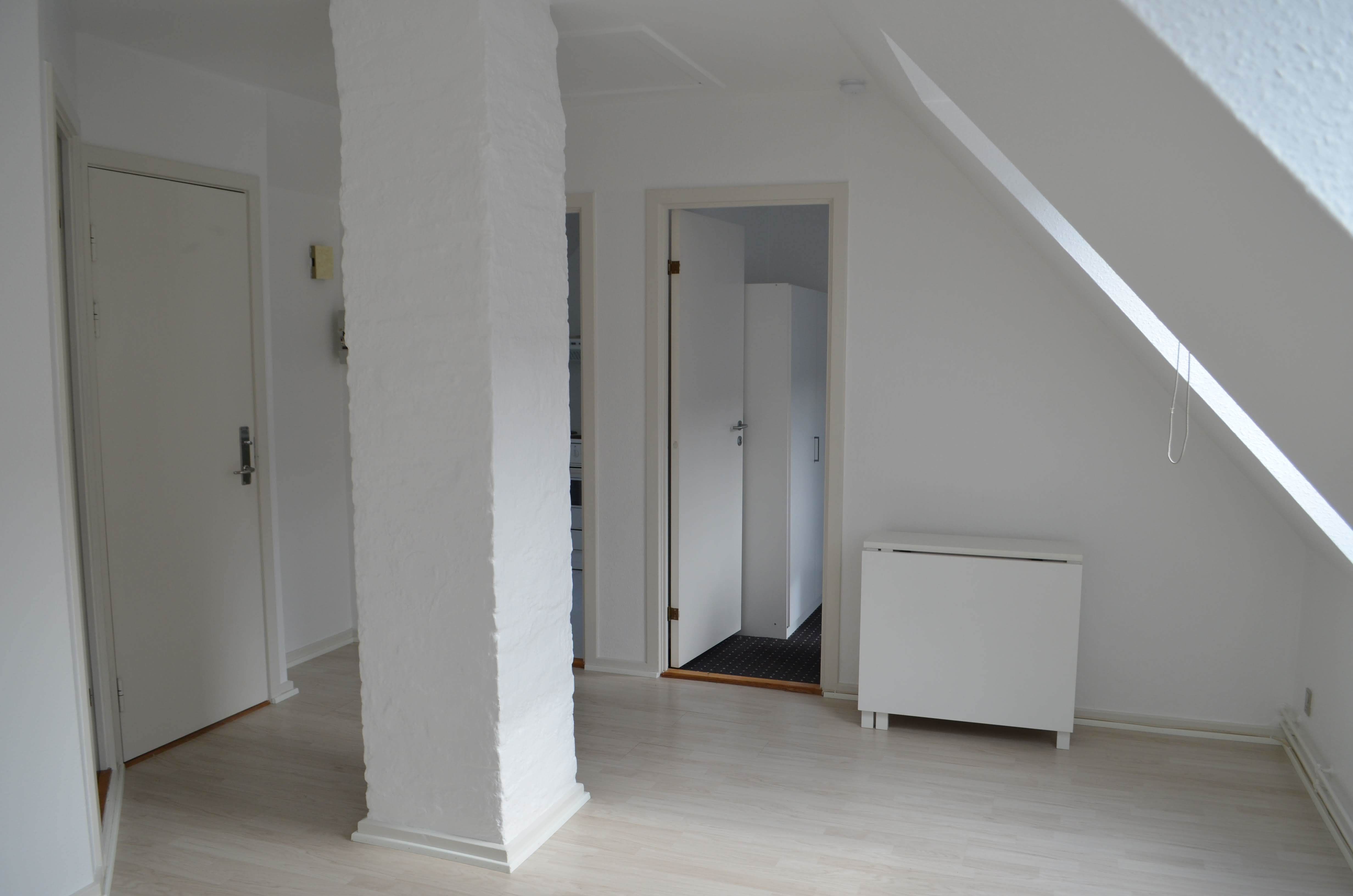 Charmerende byhuslejlighed