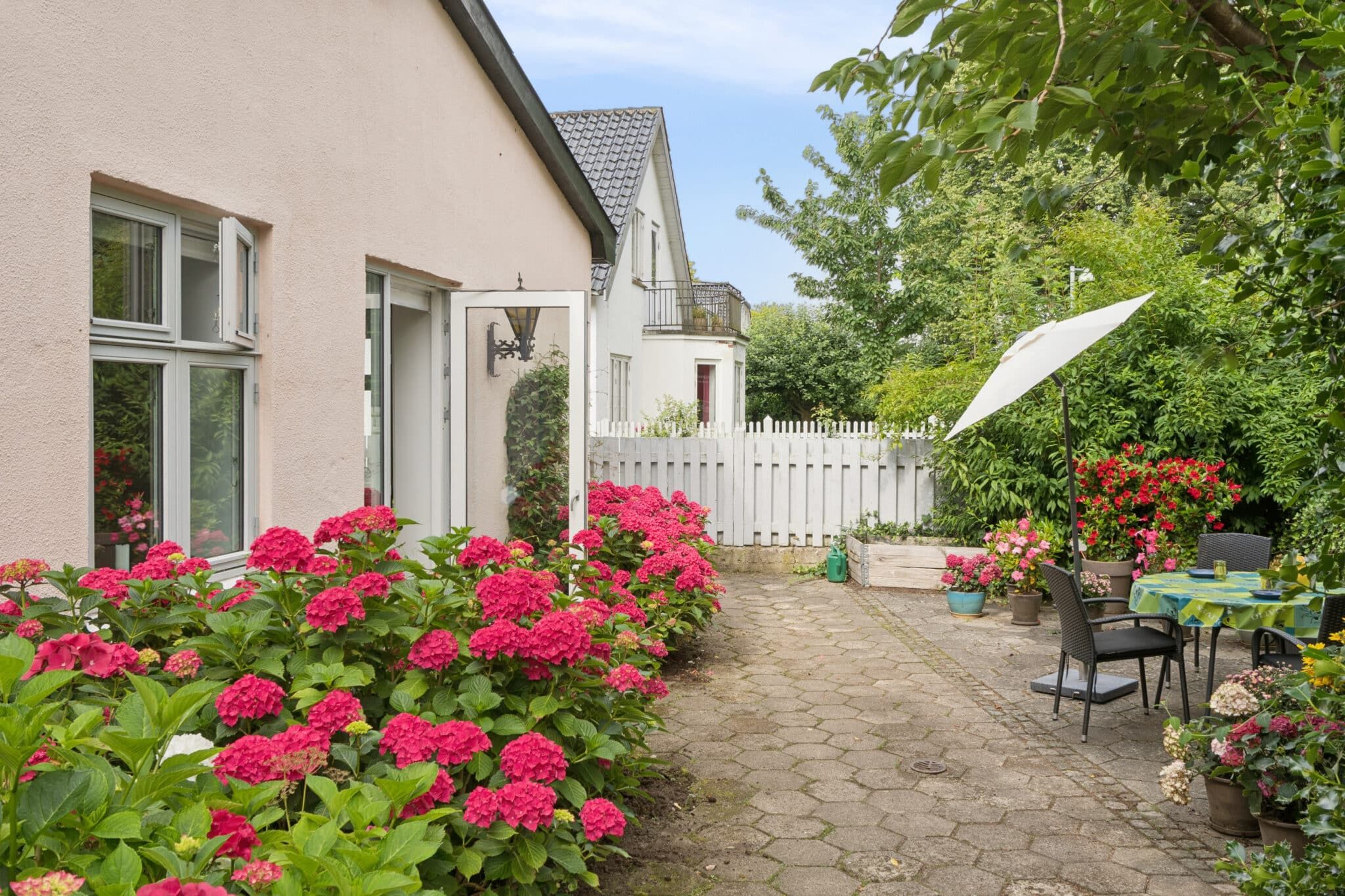 Fuldt møbleret lejlighed med skøn terrasse | Fredensborg