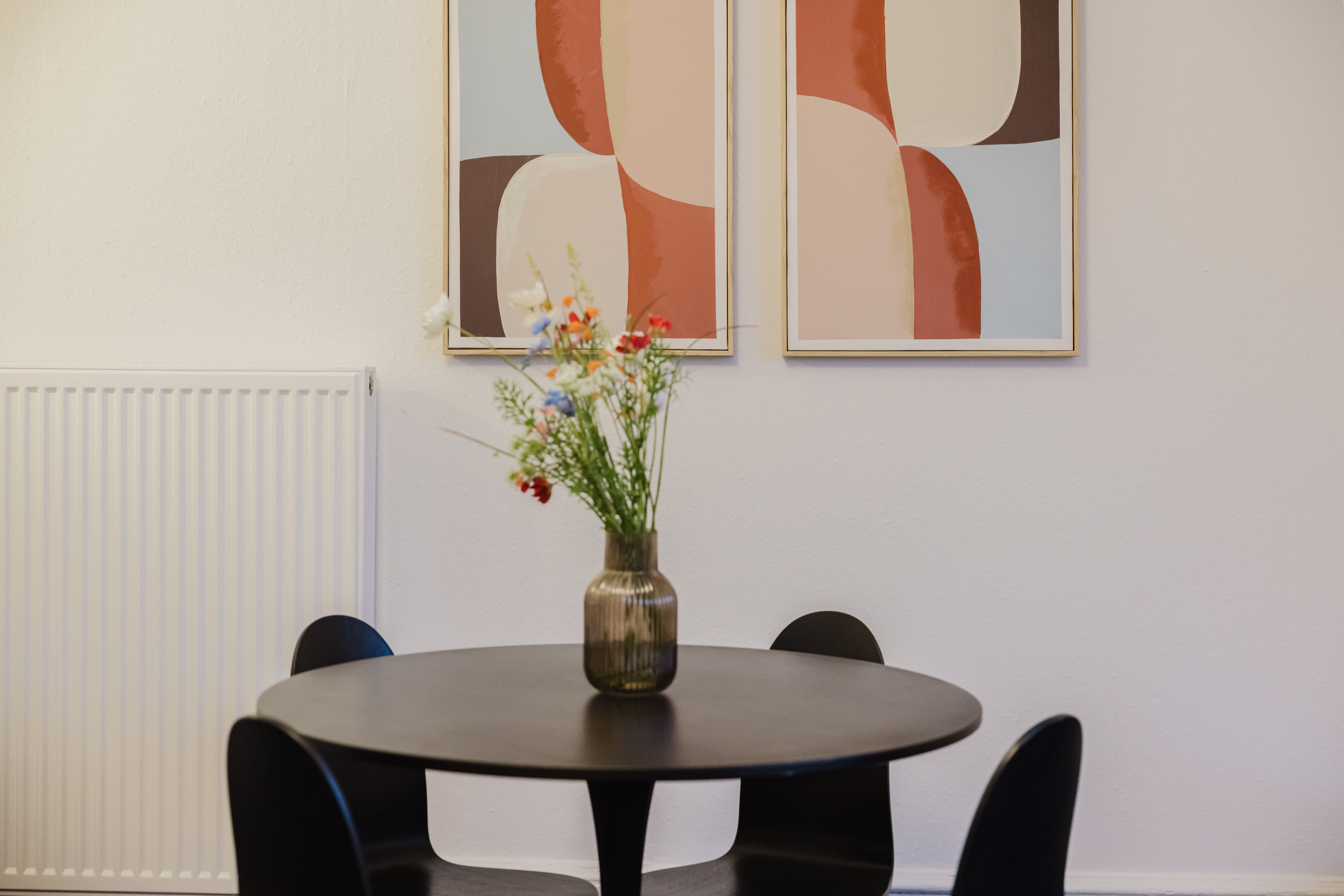 Fully furnished room, wit shared kitchen facilities 