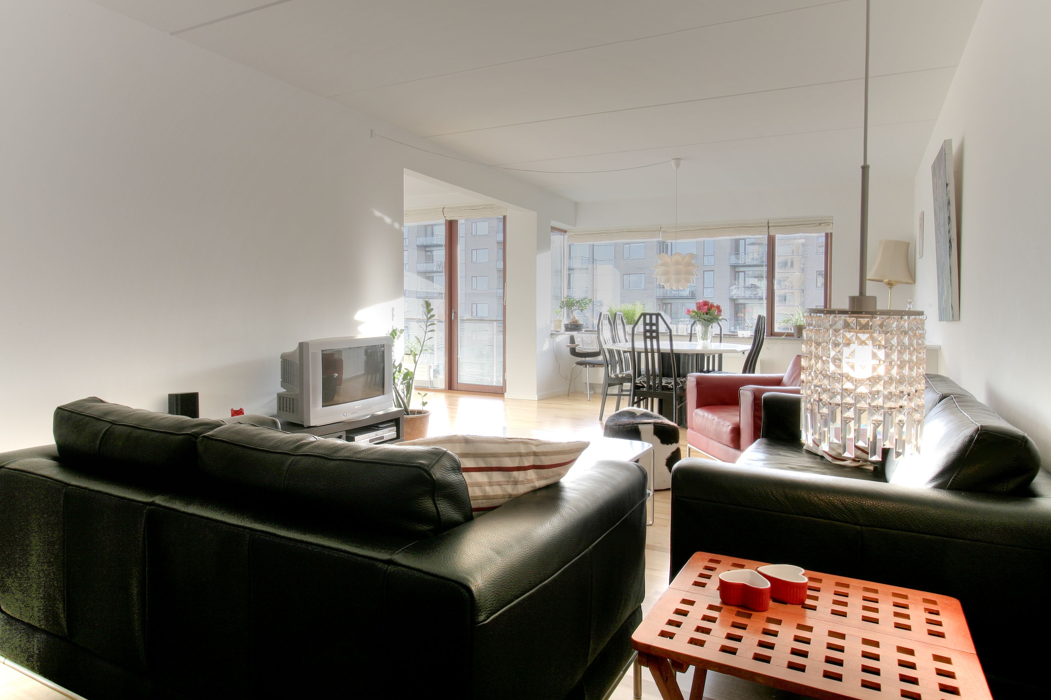4 room appartment, 2 x  balcony+private parking