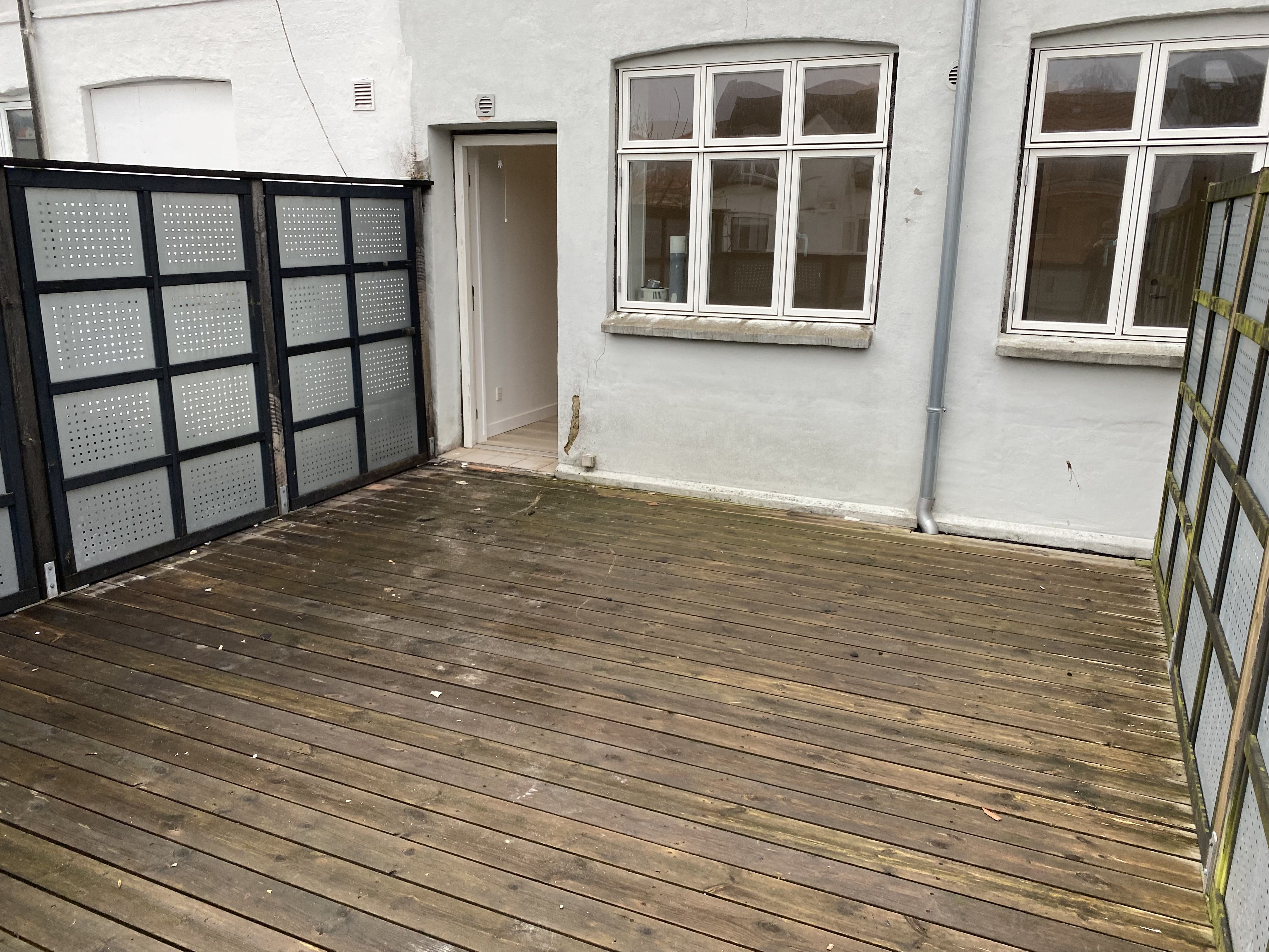 Renoveret lejlighed med tagterrasse