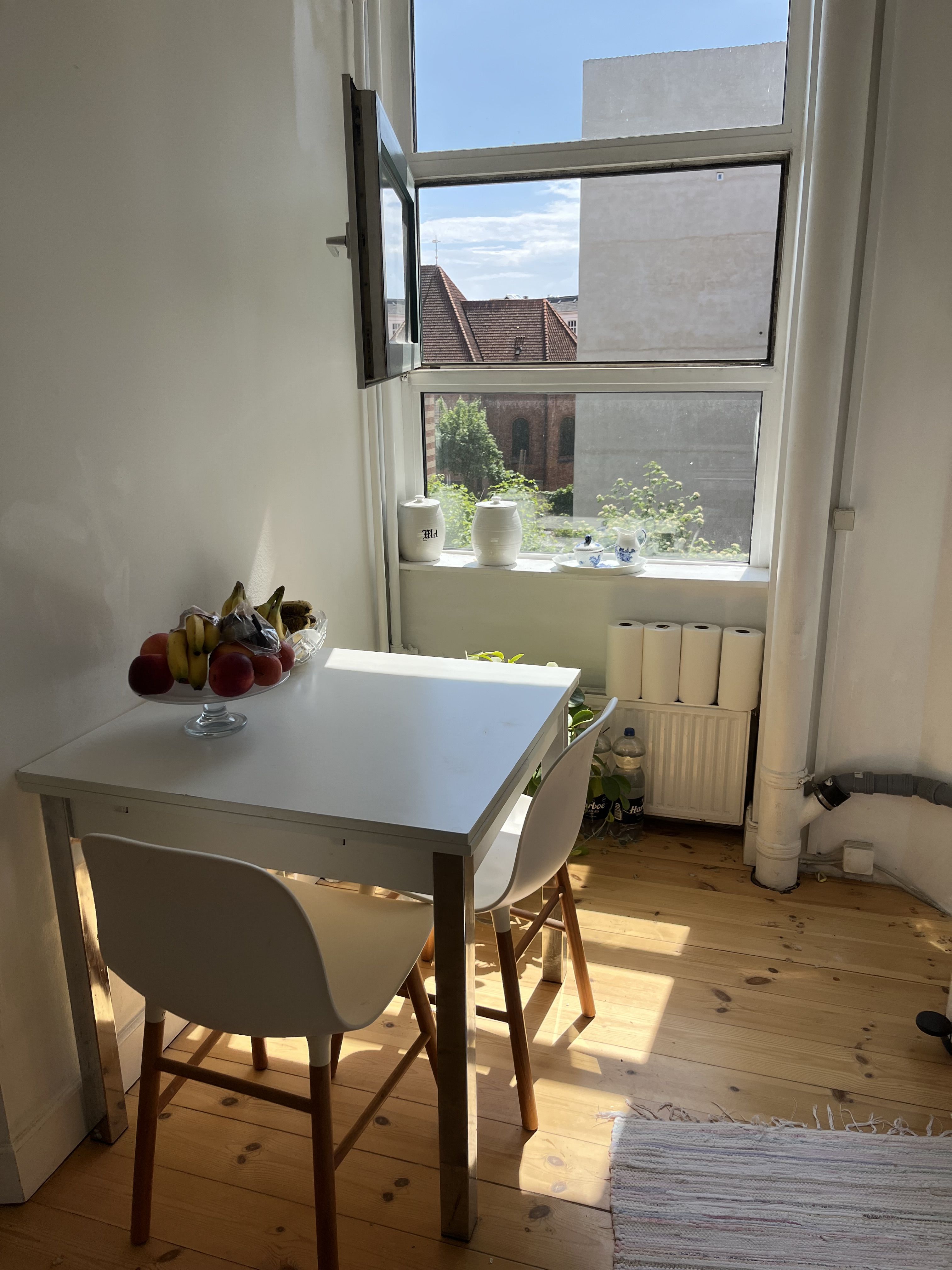 Dejligt, lyst værelse på Indre Østerbro, med egen indgang 
