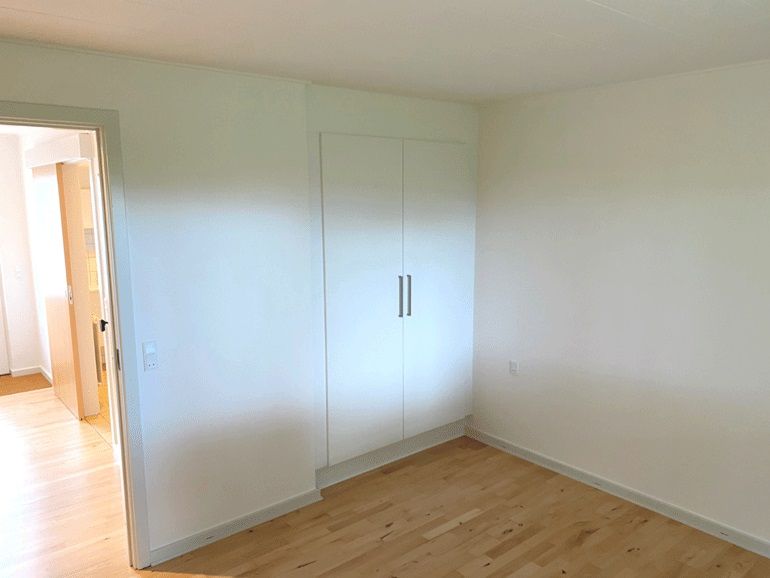 Skønt ældrevenligt rækkehus med egen have
