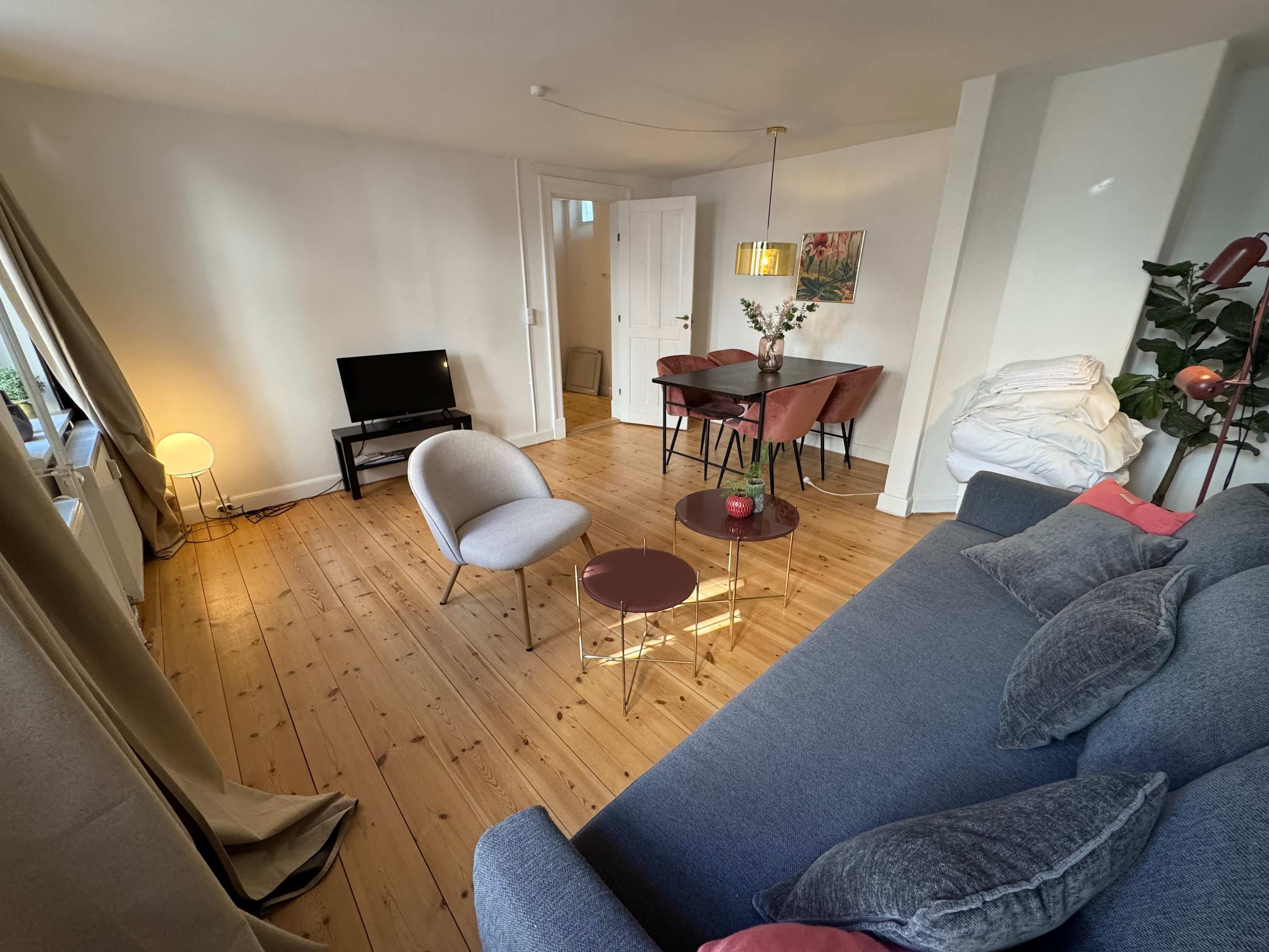 Charming 72 m² one-bedroom apartment in central Copenhagen, steps from Strøget – all utilities included