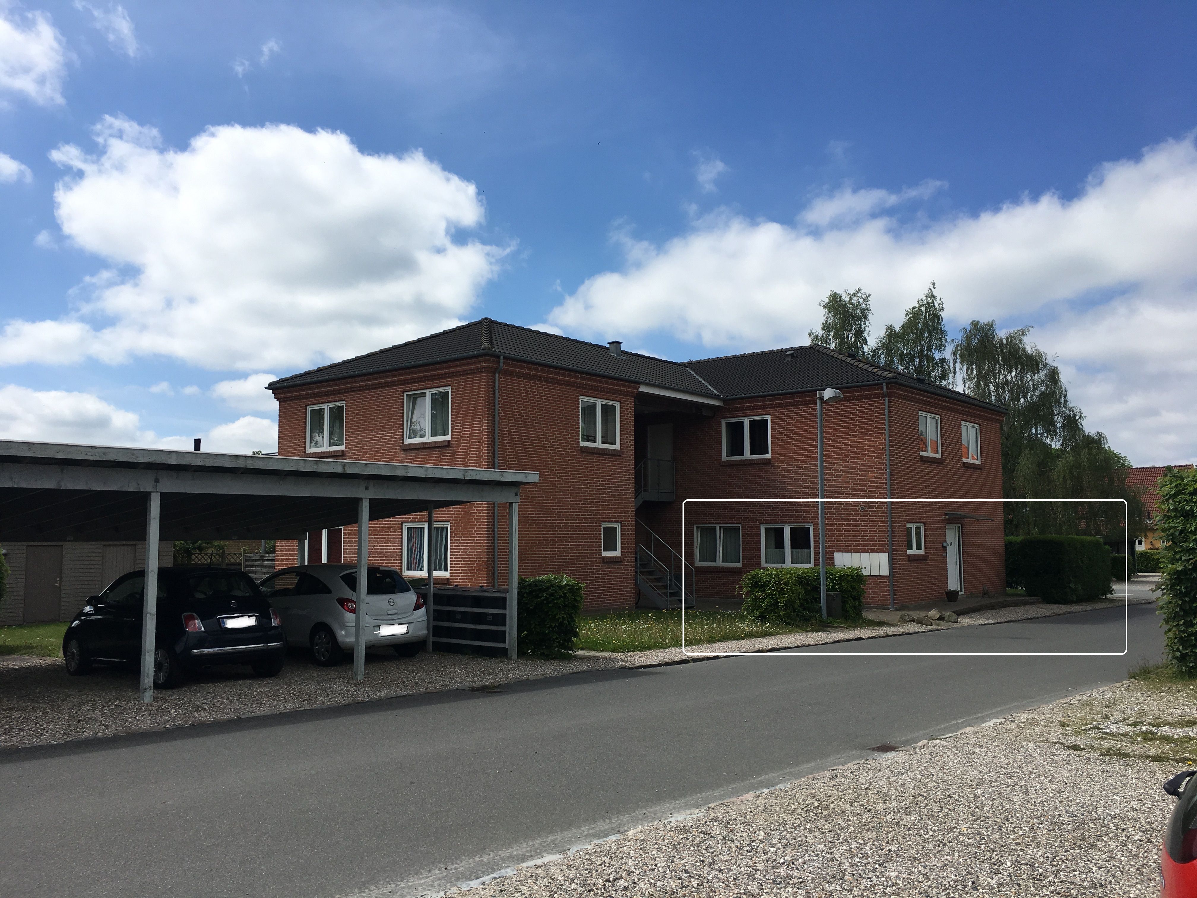 Stor 2 værelses stuelejlighed med 2 terrasser og egen have nær Sorø St.