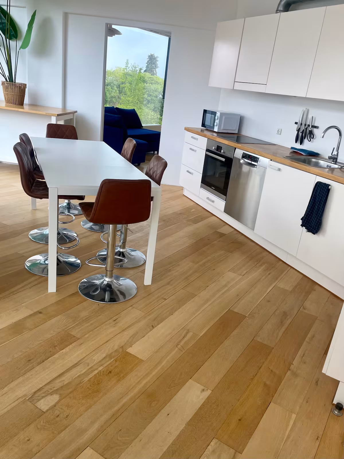 Fully Furnished 93m2, Bright New York-Style Apartment in Central Copenhagen – 5 Min. to Metro, Accomodating up to 8 residents – CPR registration available