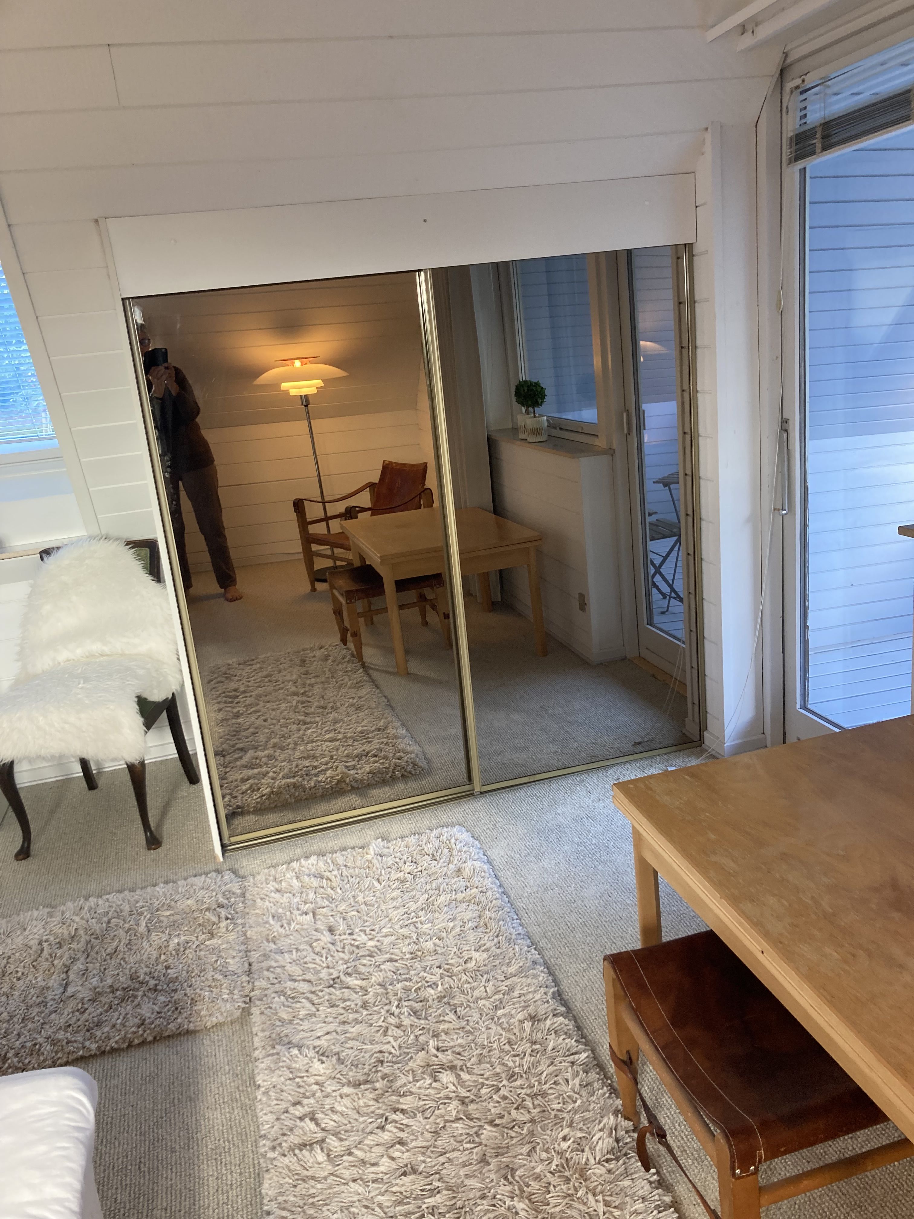 Fint værelse med lille stue og badeværelse i skøn landejendom