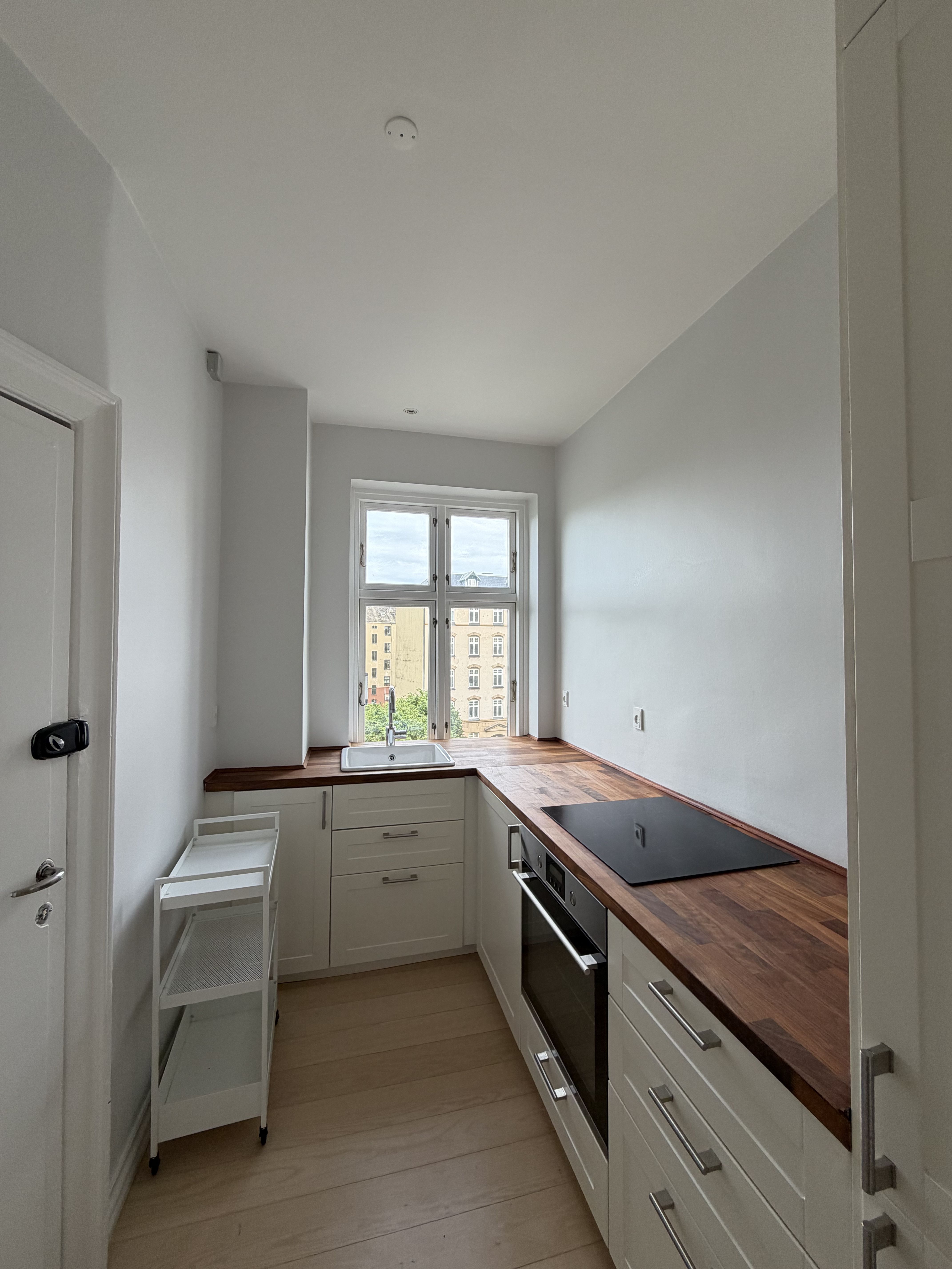 one-bedroom furnished apartment in Hellerup
