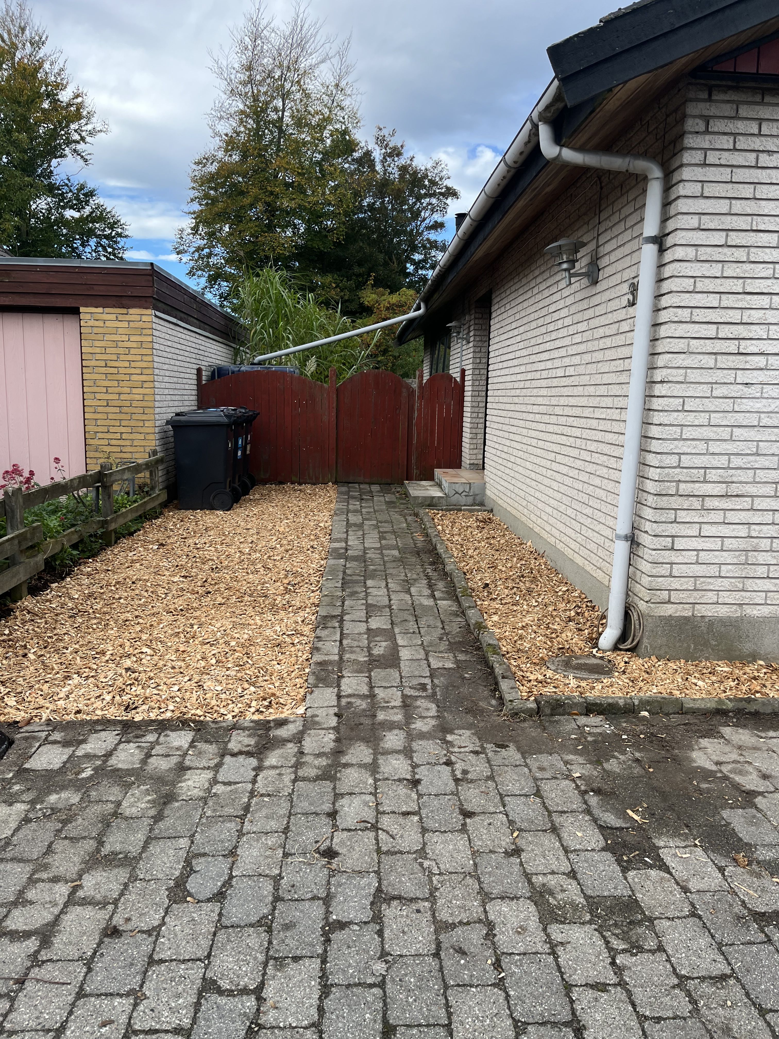Hus til leje inkl, stor garage, have og udestue