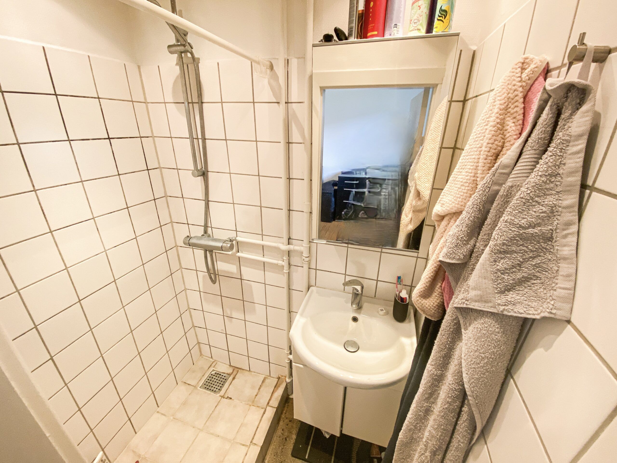 Dejlig og rummelig 2-værelses lejlighed i øgadekvarteret