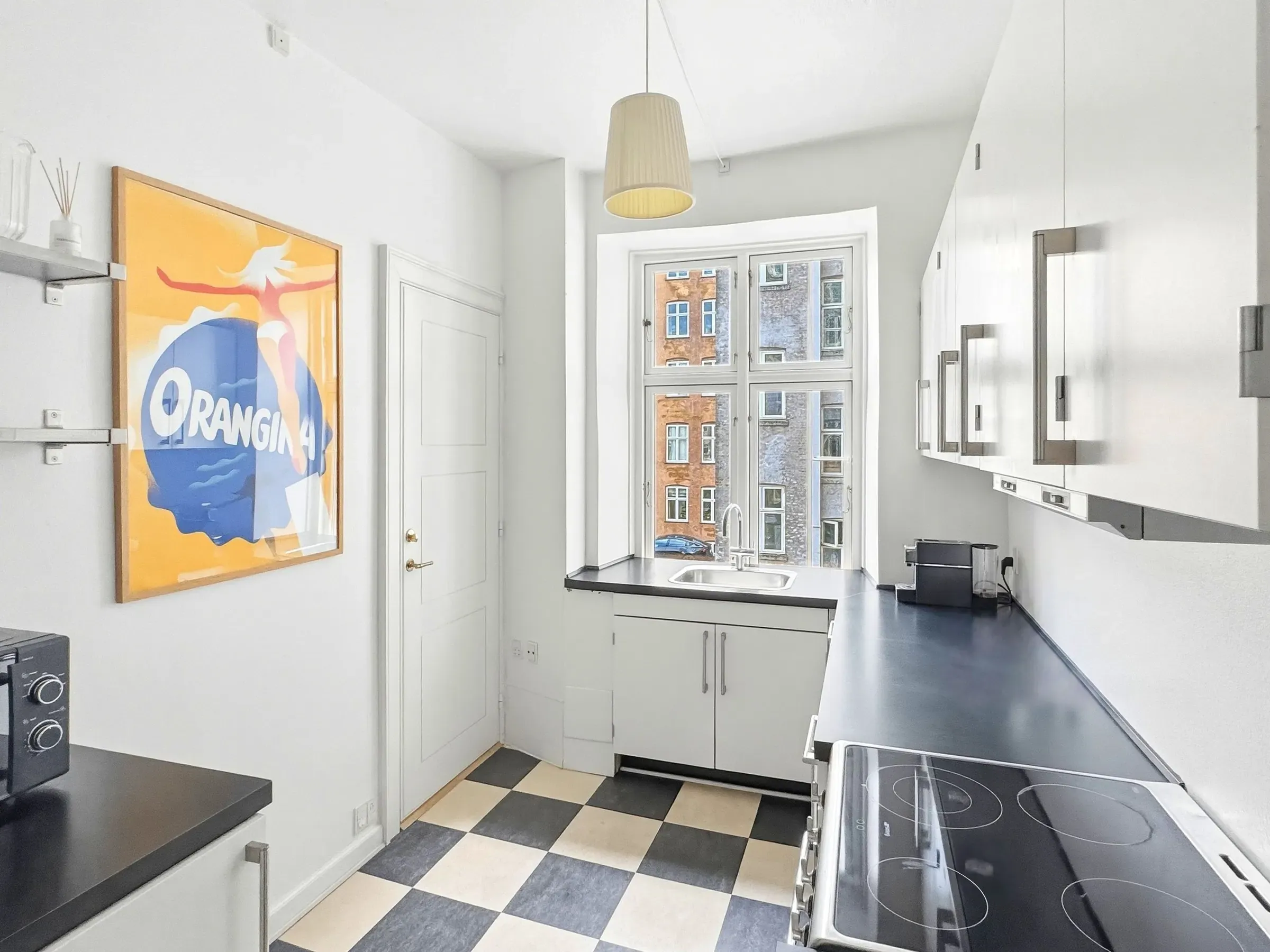 Møbleret lejlighed i Holbergsgade, 1. sal