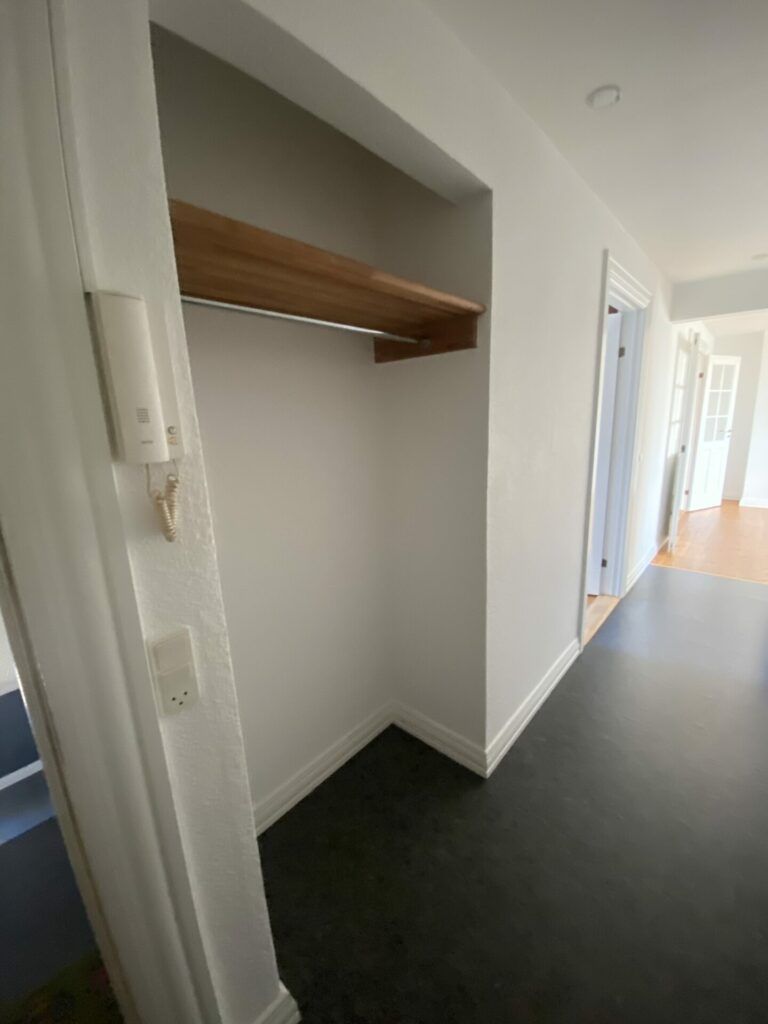 Hyggelig 3-værelses med åbent køkken, franske døre og gårdmiljø – tæt på Aalborg Centrum