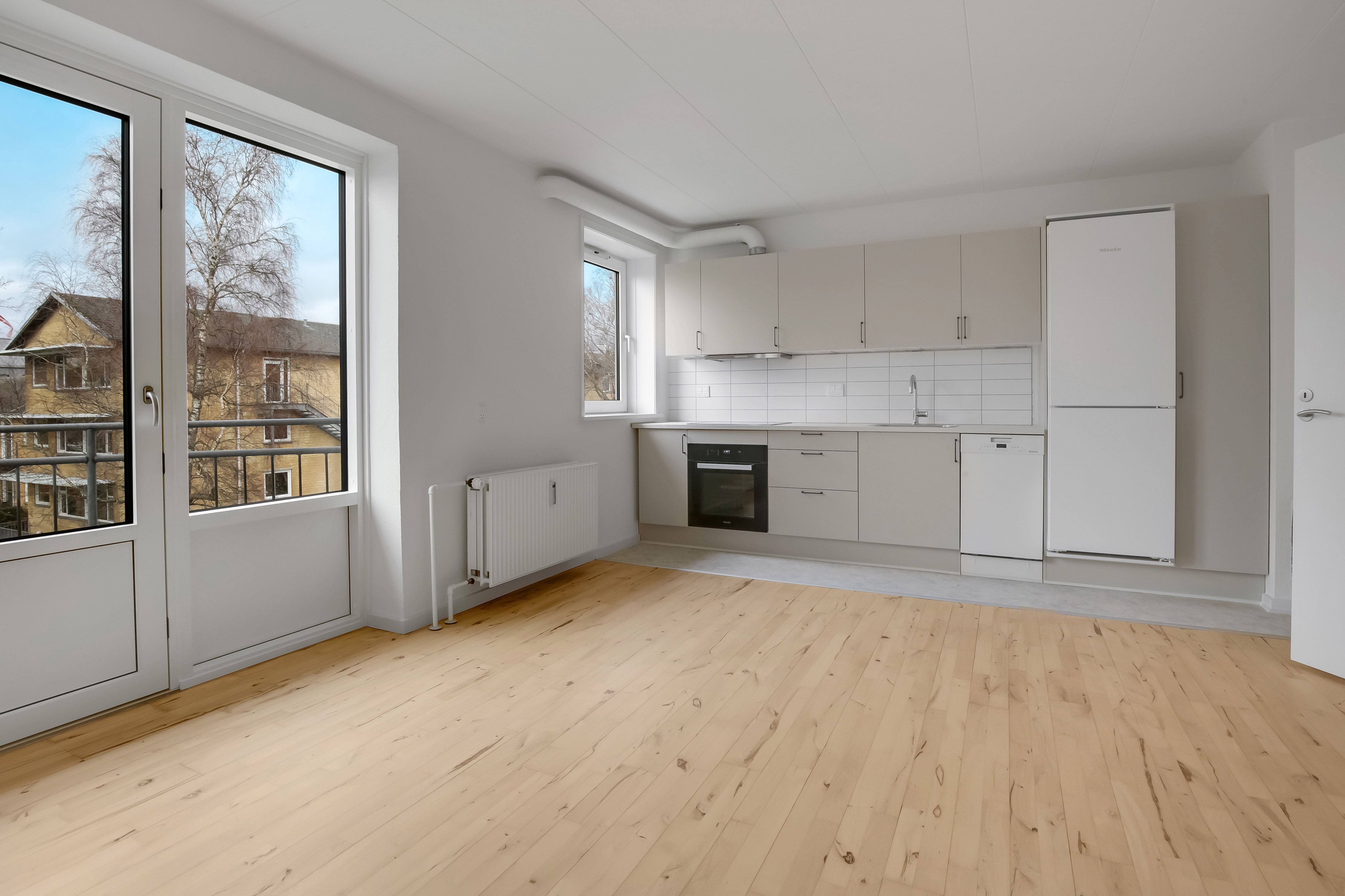 Nyrenoveret lejemål med stor altan 
