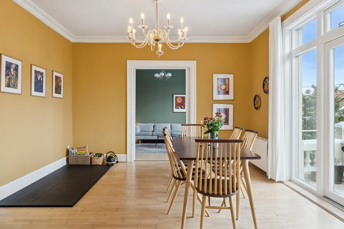 Lys og rummelig villalejlighed i "Koldinghus" – 113 m² med altan og carport