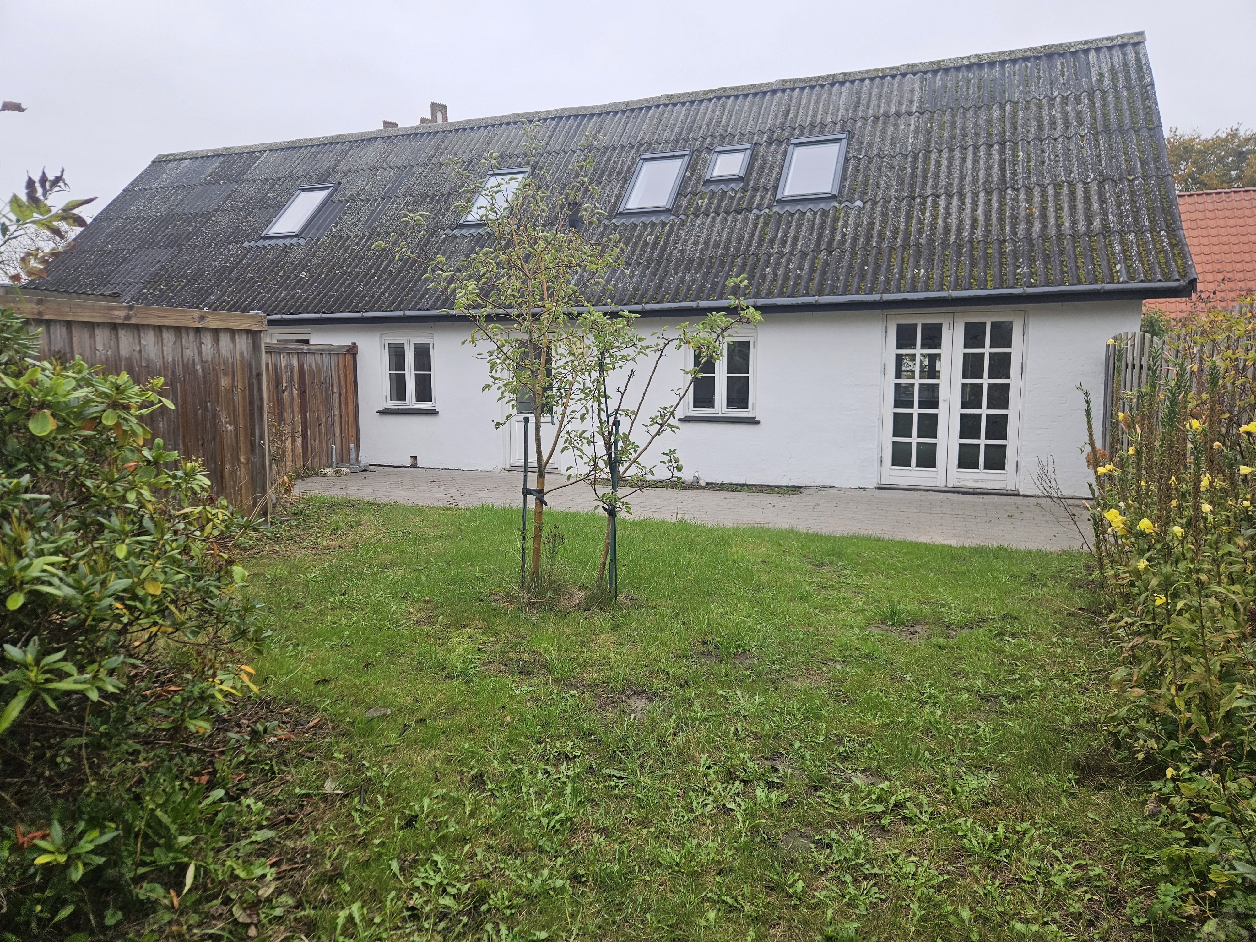 halvt dobbelthus med have