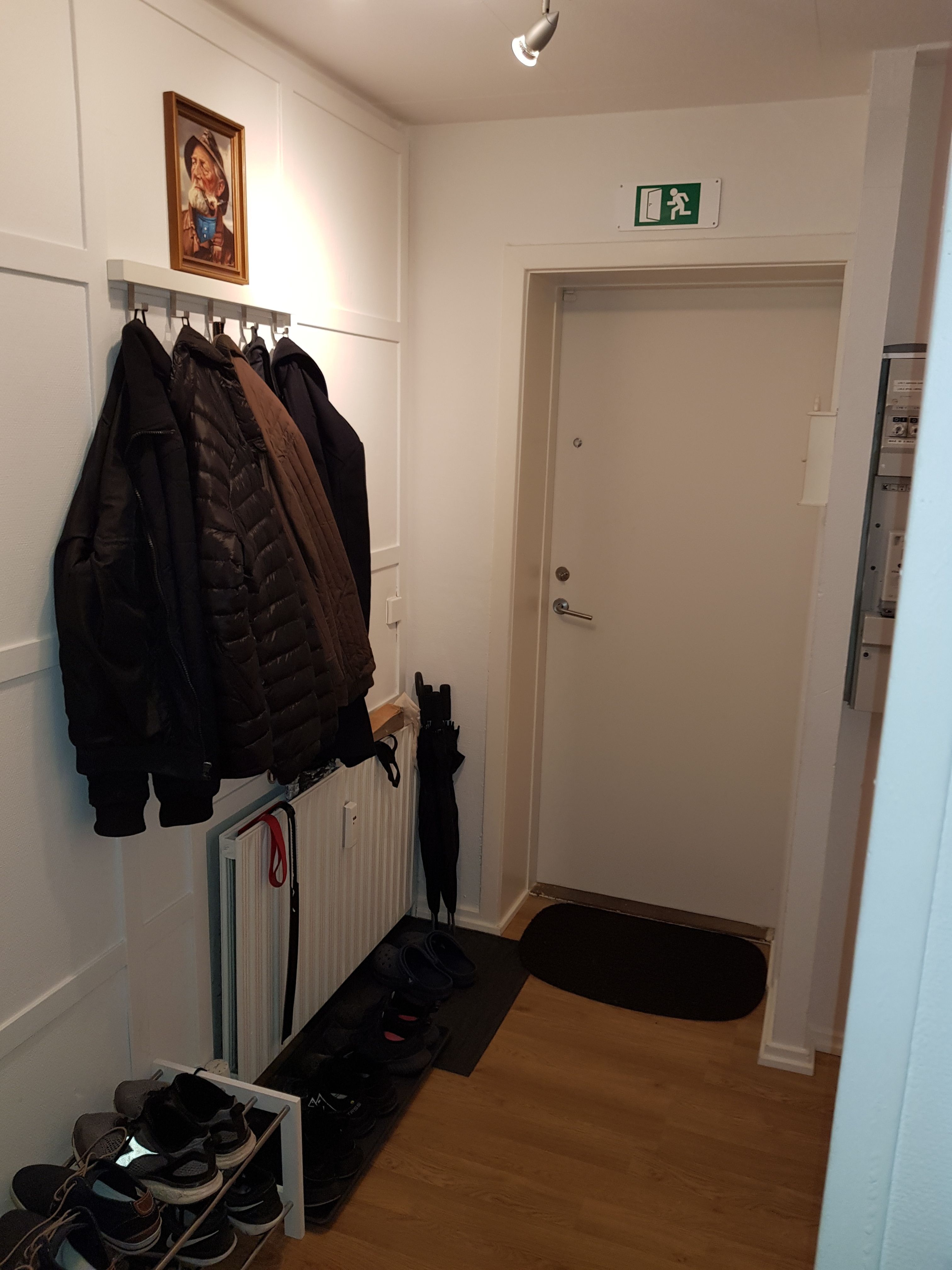 Møbleret værelse i lejlighed tæt på Kennedy Arkaden og Banegården