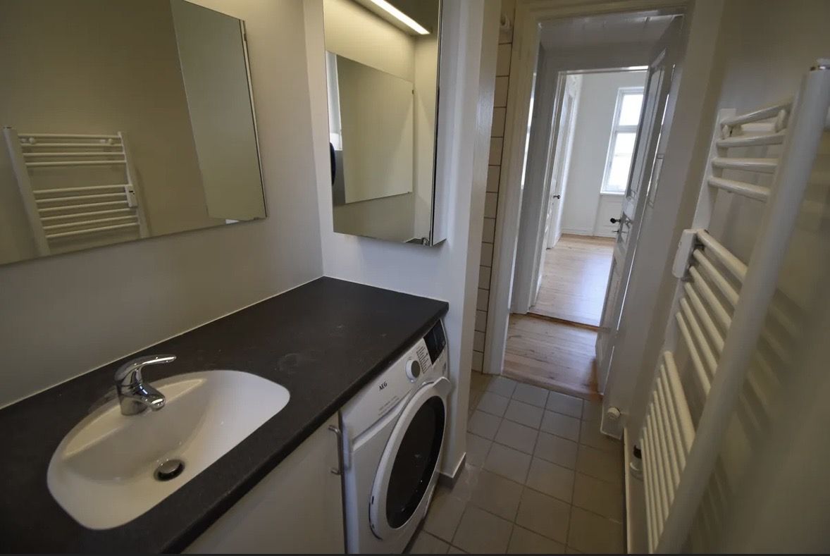 Bright 16 m² room in spacious shared apartment in Aarhus C