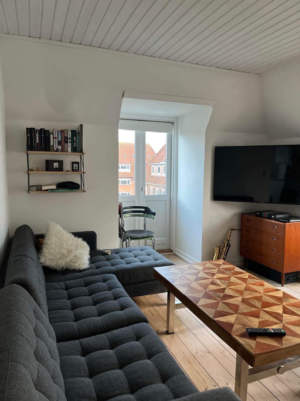 Rummelig og lys 2 værelses lejlighed i Odense M