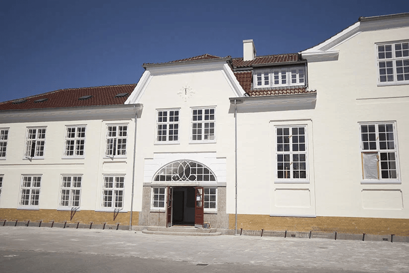 Charmerende 2-værelses taglejlighed på 94 m2 i fredede Ryes Cottage i Vestbyen