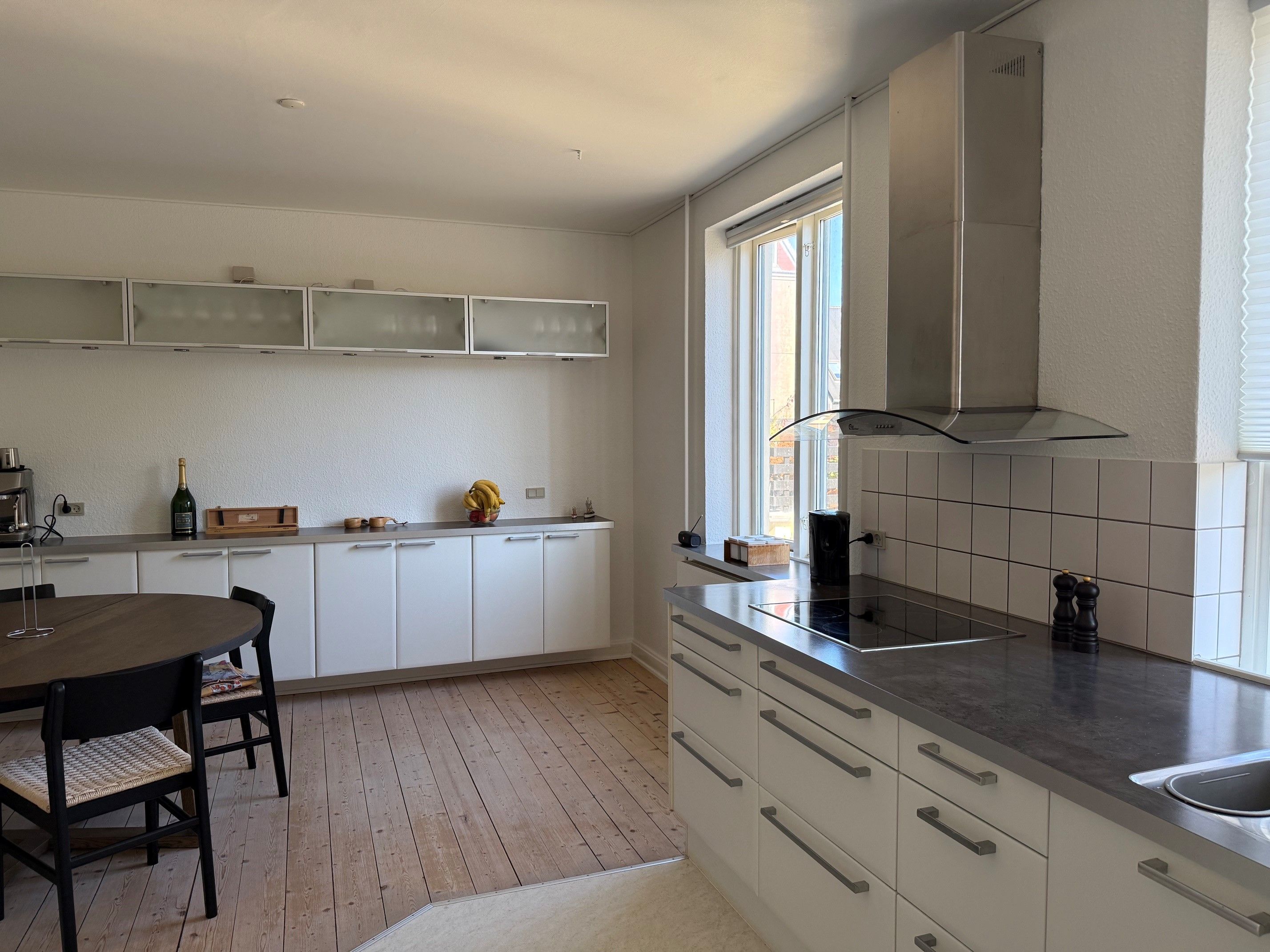 Flot lys 4 værelses på 125 m² et stenkast fra gågaden