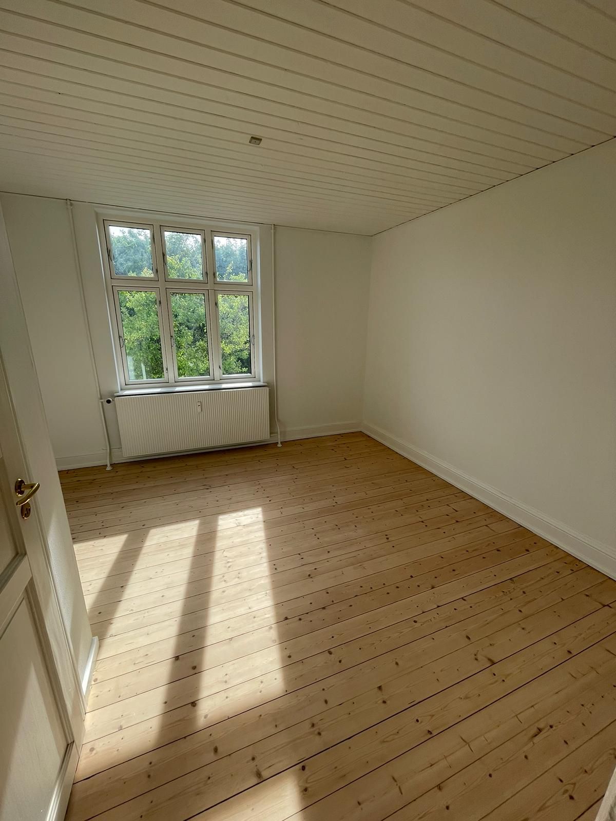 Ny renoveret lækker 2 værelses lejlighed