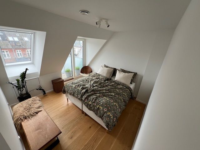 Fully Renovated 3-Bedroom Apartment on Amager – 105 sqm + 32 sqm Private Rooftop Terrace 