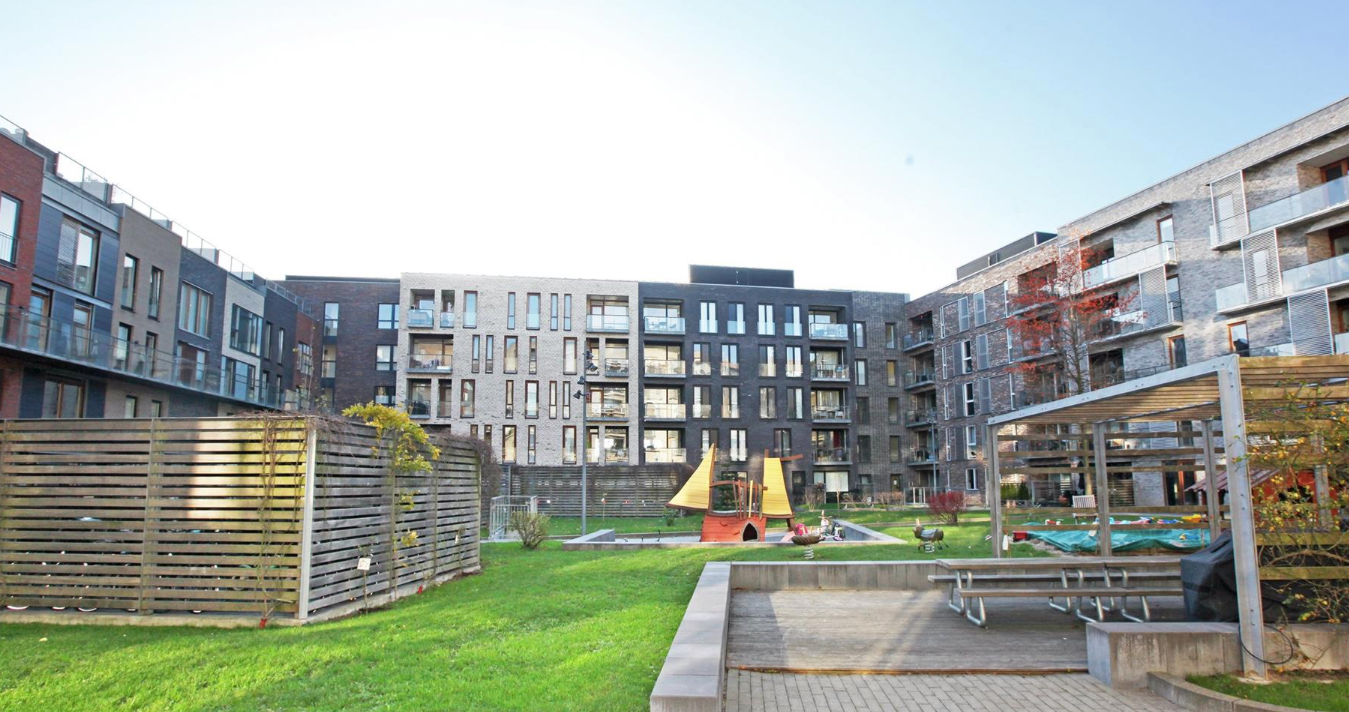 Kanallejlighed i 3 plan med egen terrasse og ponton