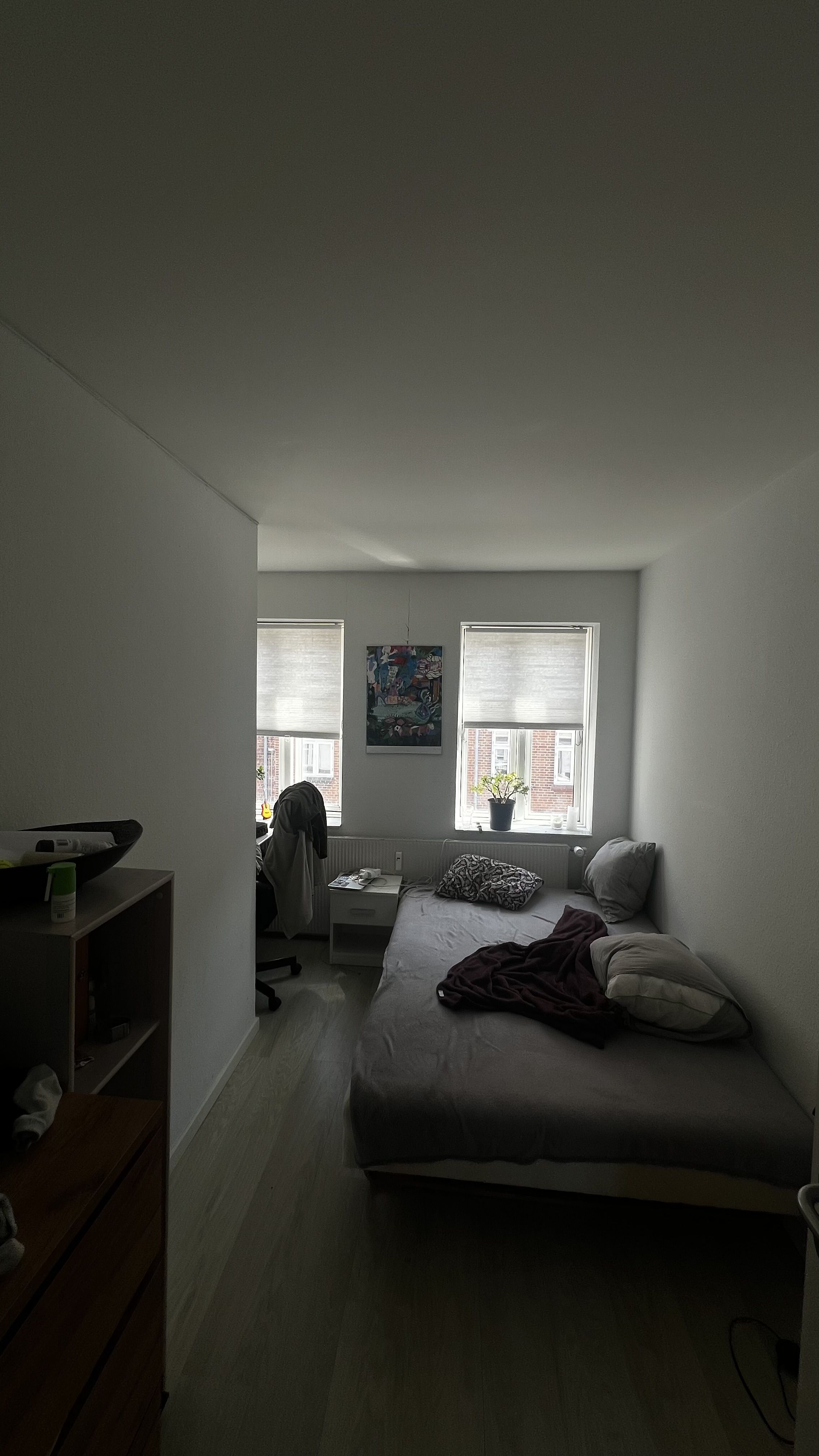 Lys 4-værelses lejlighed i to plan – have og kort afstand til Campus og banegård.