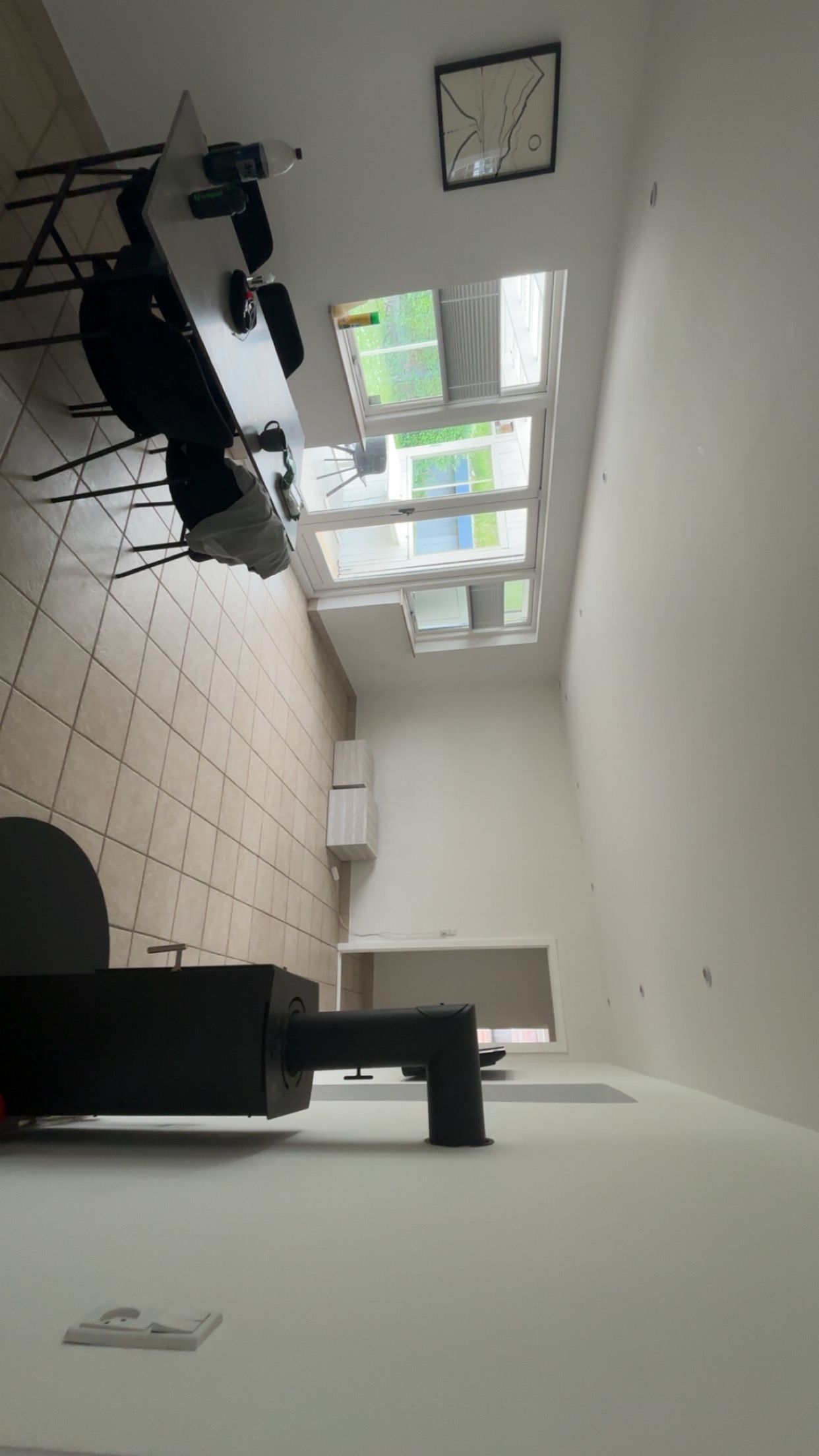 Skønt hus med pejs og gulvvarme samt rummelig have med udestue.