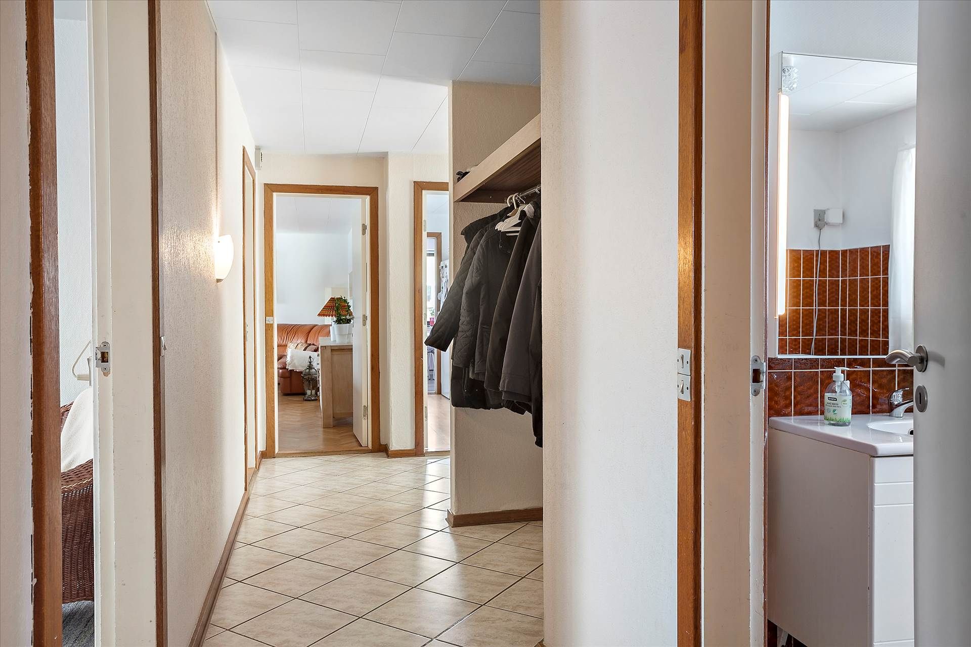 Rummelig villa med nyt køkken i rolige omgivelser