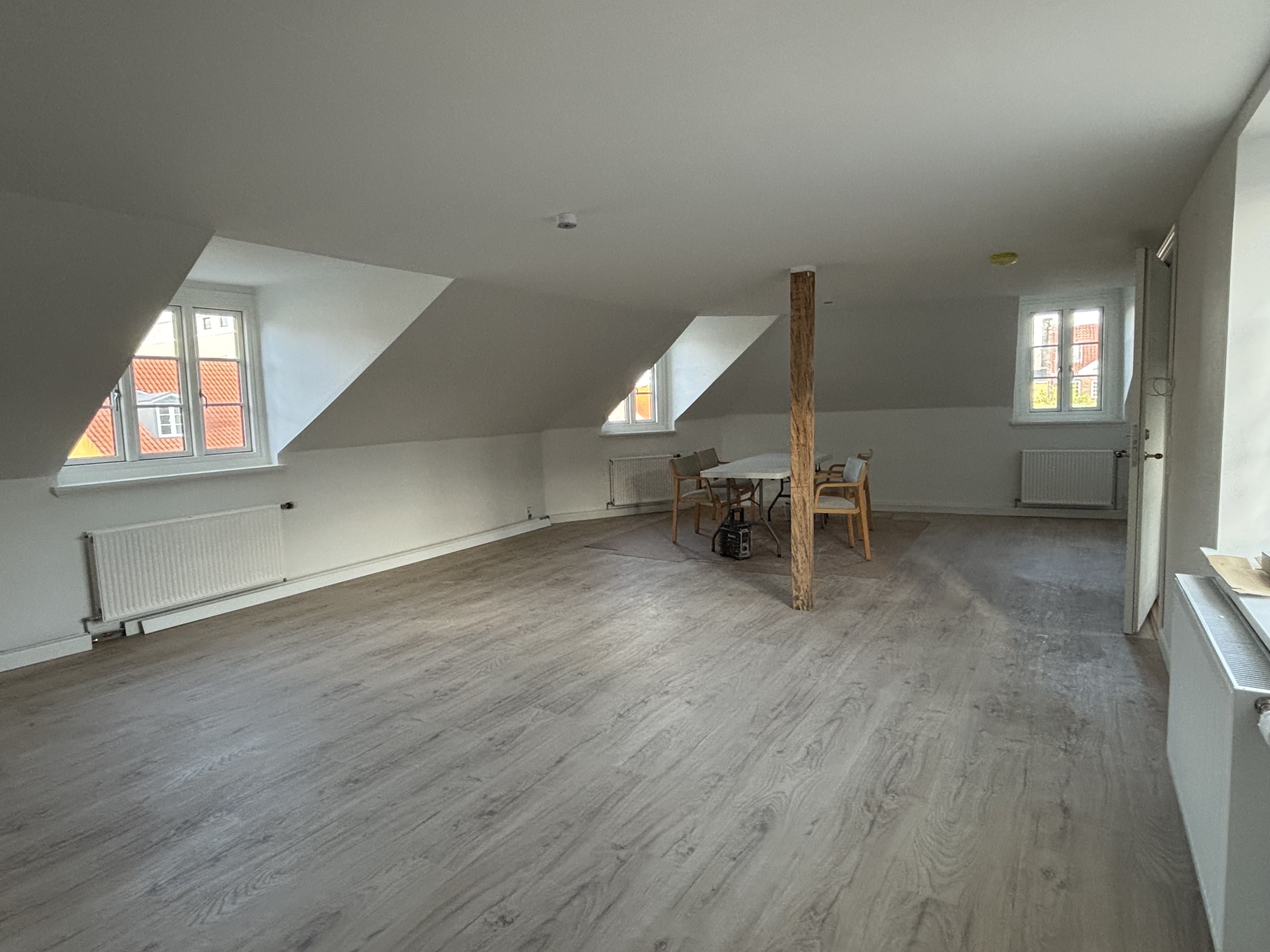 5 værelses nyrenoveret lejlighed på162 m2