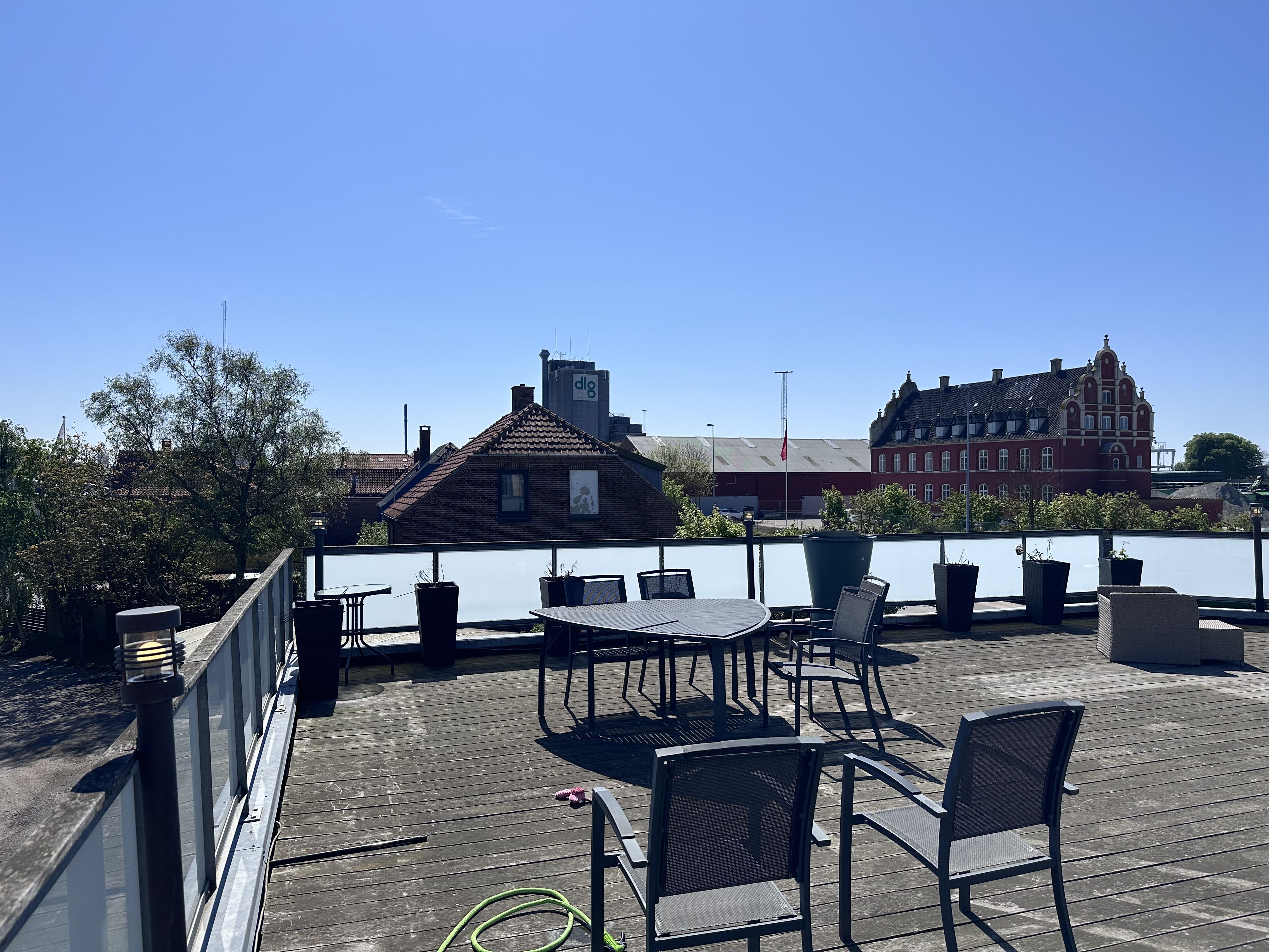 Lys og skøn lejlighed med udsigt