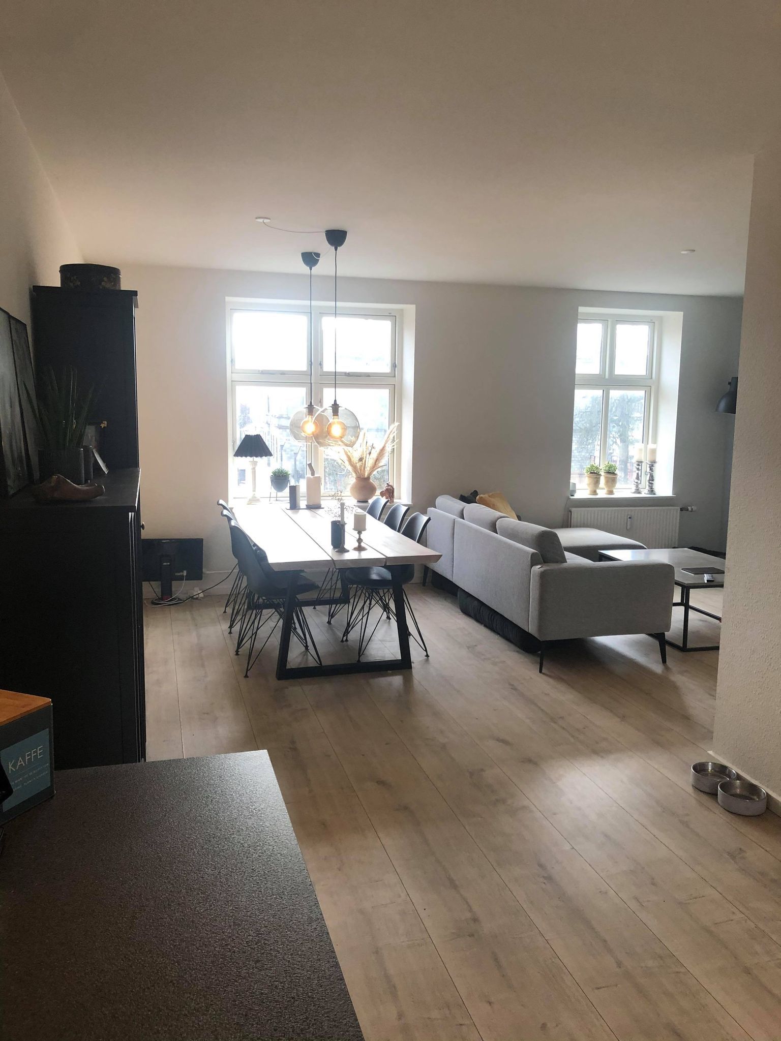 Moderniseret, indflyningsklar og central 2 vær. lejl. udlejes