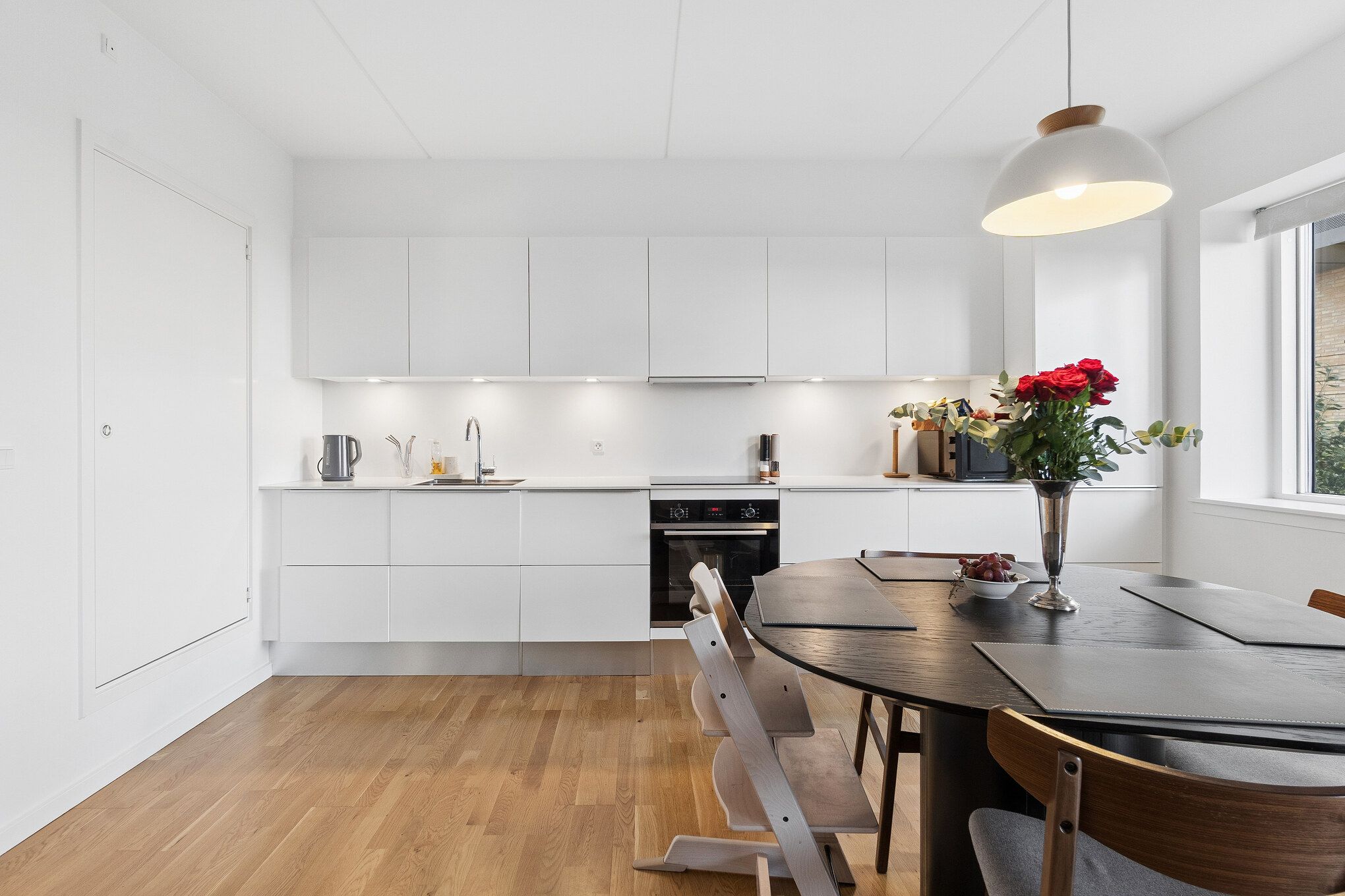 Moderne og rummelig lejlighed med egen terrasse – attraktivt beliggende i Virum/Sorgenfri