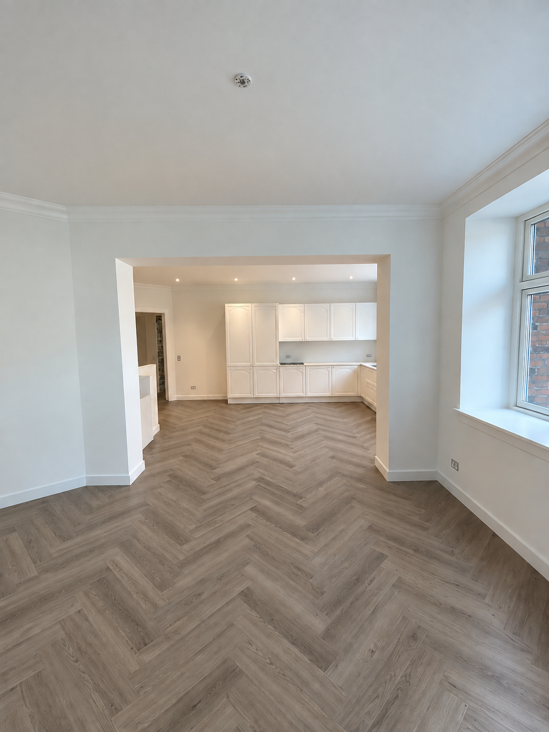 Totalrenoveret 5-værelses lejlighed på Østerbro på 142 m² plus meget anvendelig kælder på 42 m² 