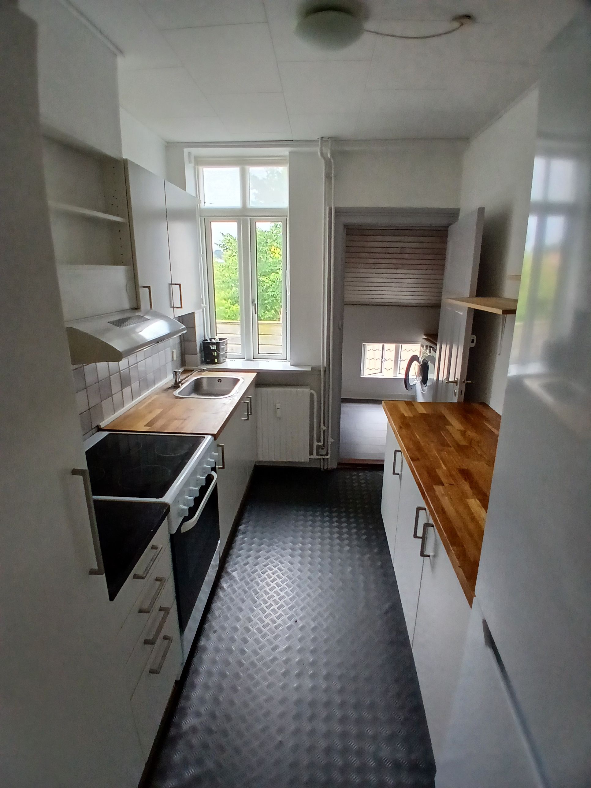 135 m² og fem rum på to etager – Kongebrogade 